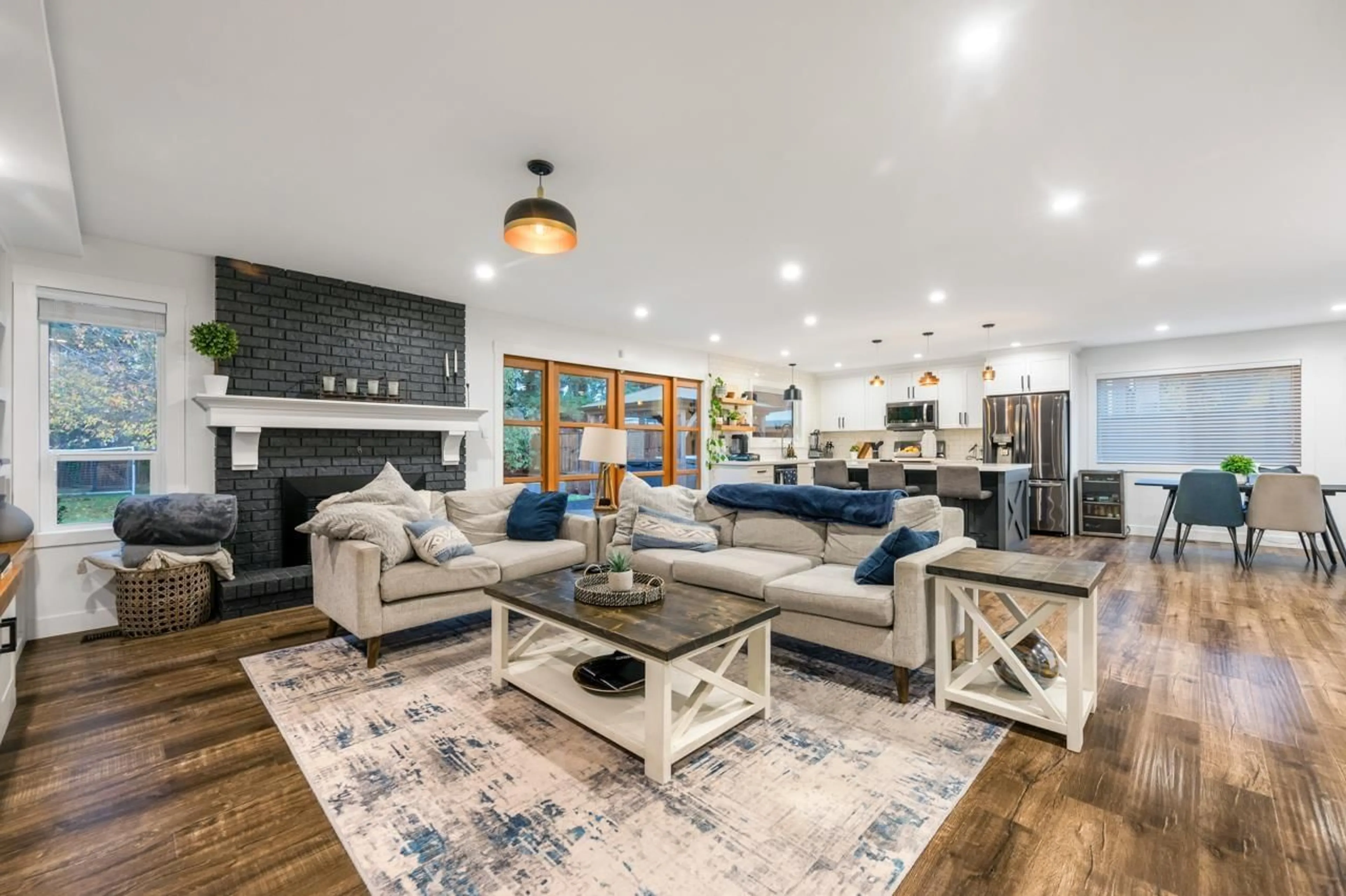 Living room with furniture, unknown for 19971 39A AVENUE, Langley British Columbia V3A7G3