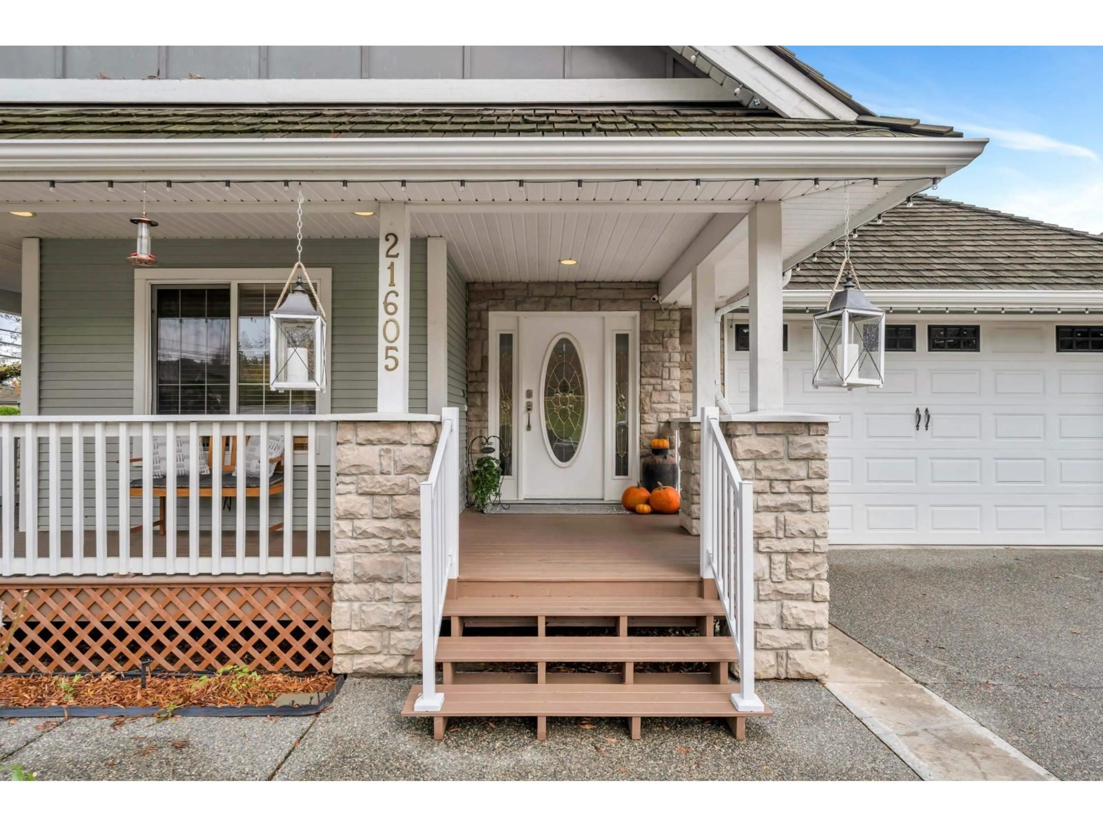 Indoor entryway for 21605 47A, Langley British Columbia V3A8S2