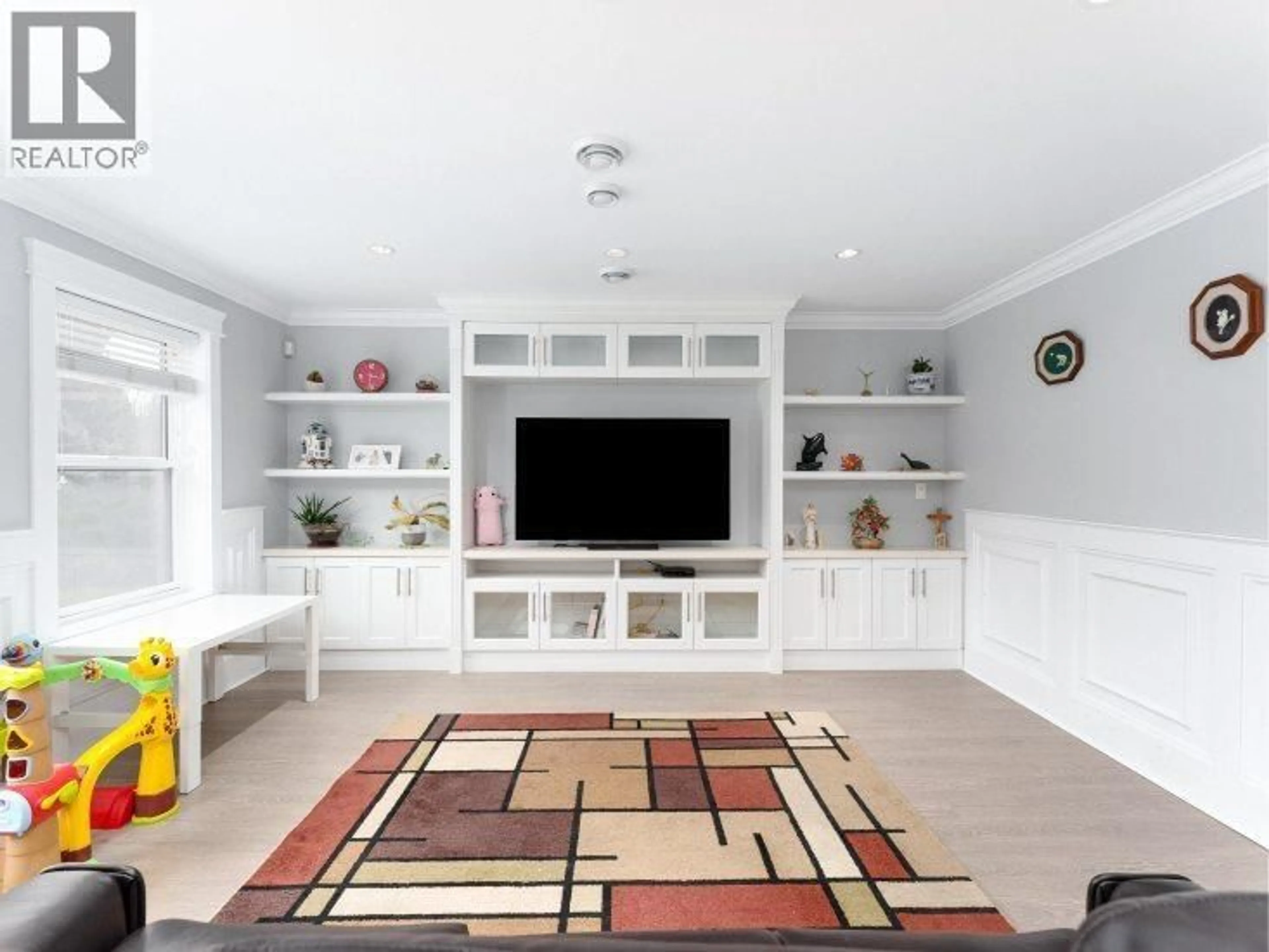 Living room with furniture, unknown for 7626 HEDLEY AVENUE, Burnaby British Columbia V5E2R3