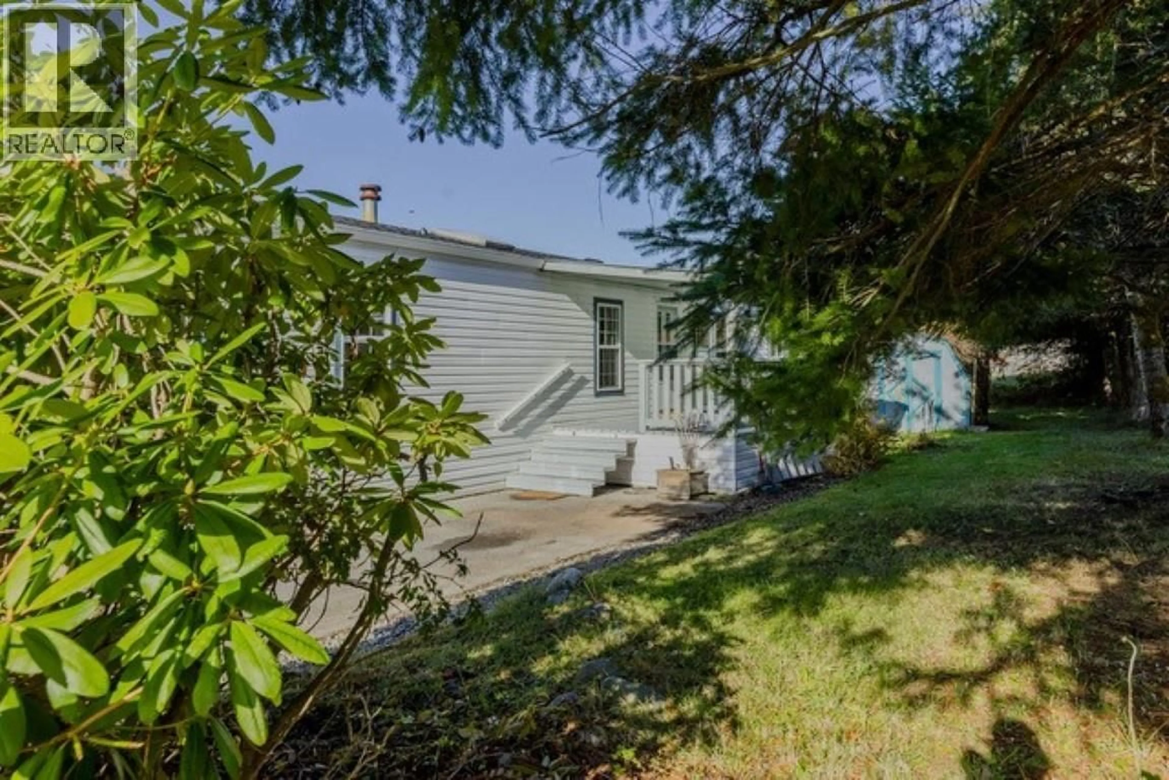 A pic from outside/outdoor area/front of a property/back of a property/a pic from drone, street for 96 - 1413 SUNSHINE COAST HIGHWAY, Gibsons British Columbia V0N1V5