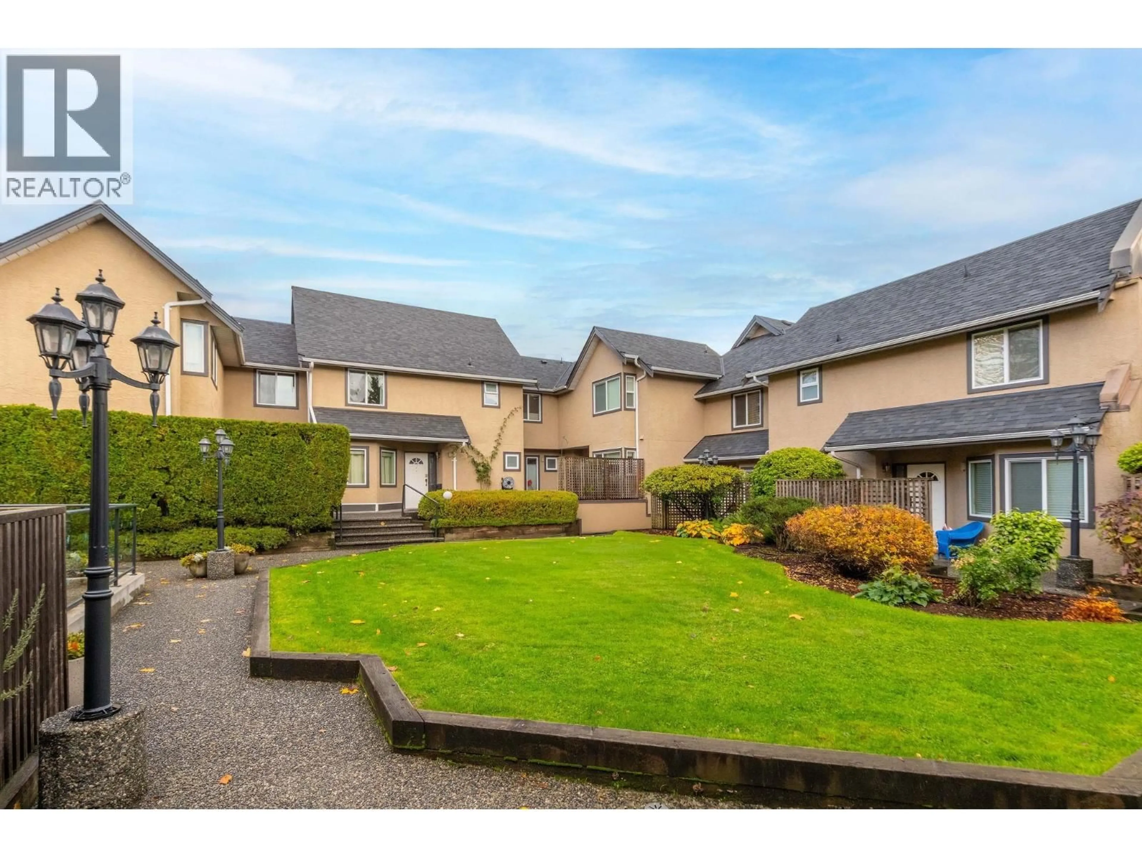 A pic from outside/outdoor area/front of a property/back of a property/a pic from drone, street for 3 - 237 16TH STREET, North Vancouver British Columbia V7M1T7