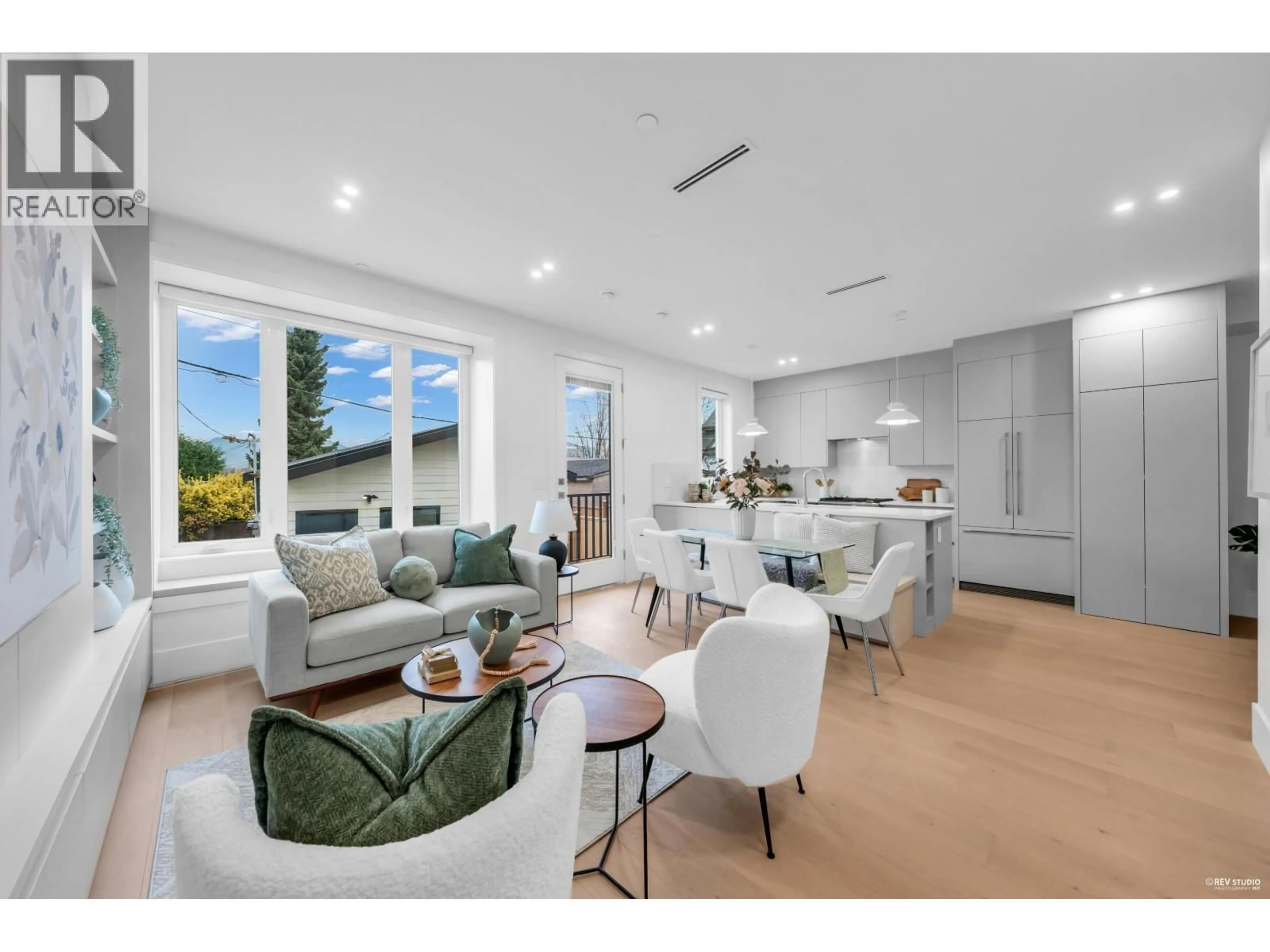 Open concept kitchen, unknown for 2917 CHARLES STREET, Vancouver British Columbia V5K3B1