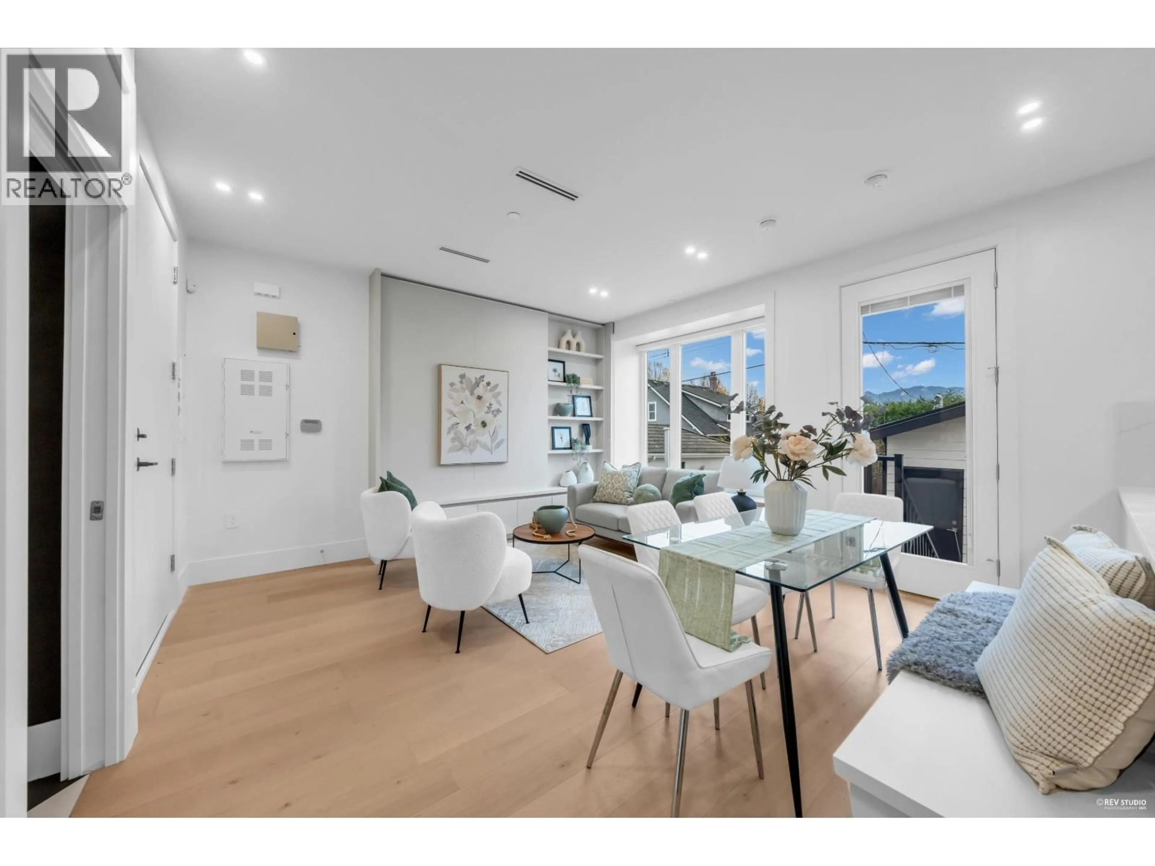 Unknown for 2917 CHARLES STREET, Vancouver British Columbia V5K3B1