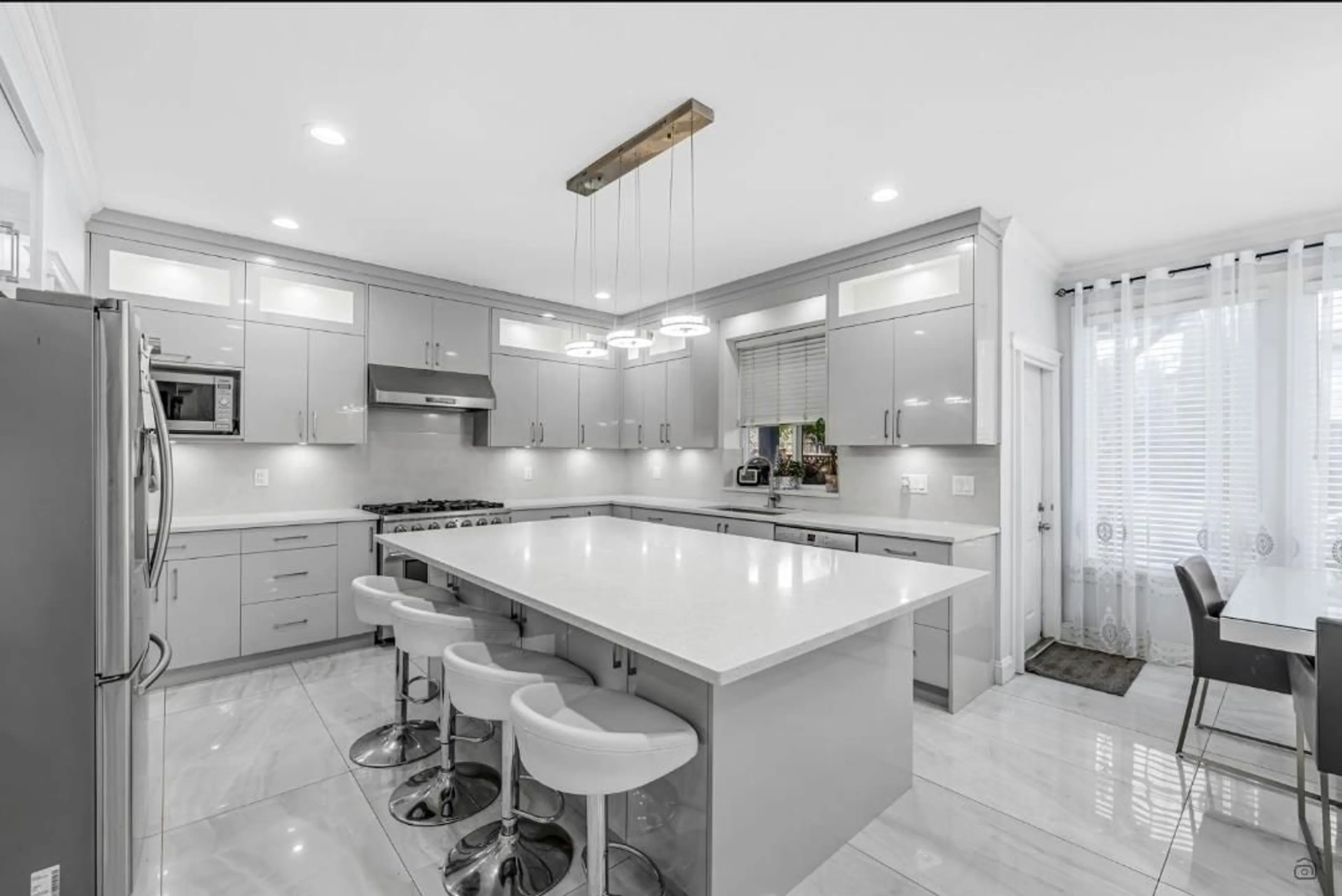 Contemporary kitchen, ceramic/tile floor for 15039 69, Surrey British Columbia V3S0X1