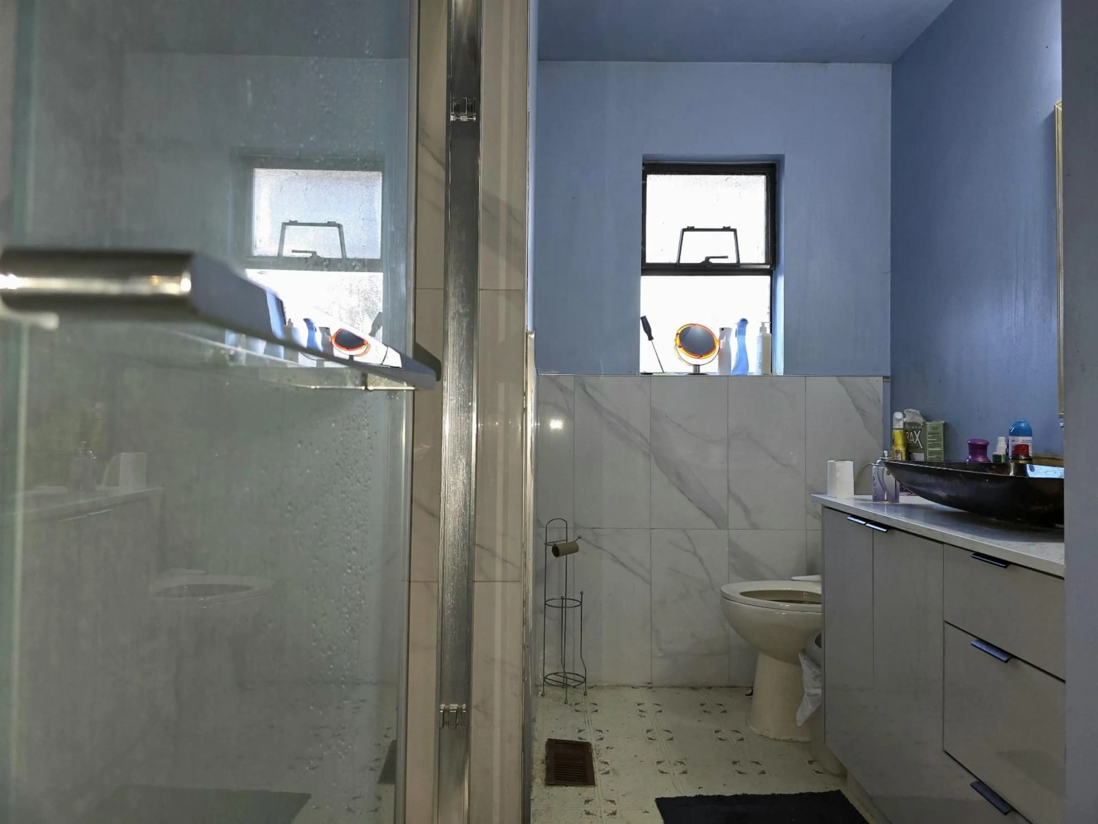 Standard bathroom, ceramic/tile floor for 12984 64 AVENUE, Surrey British Columbia V3W1X6