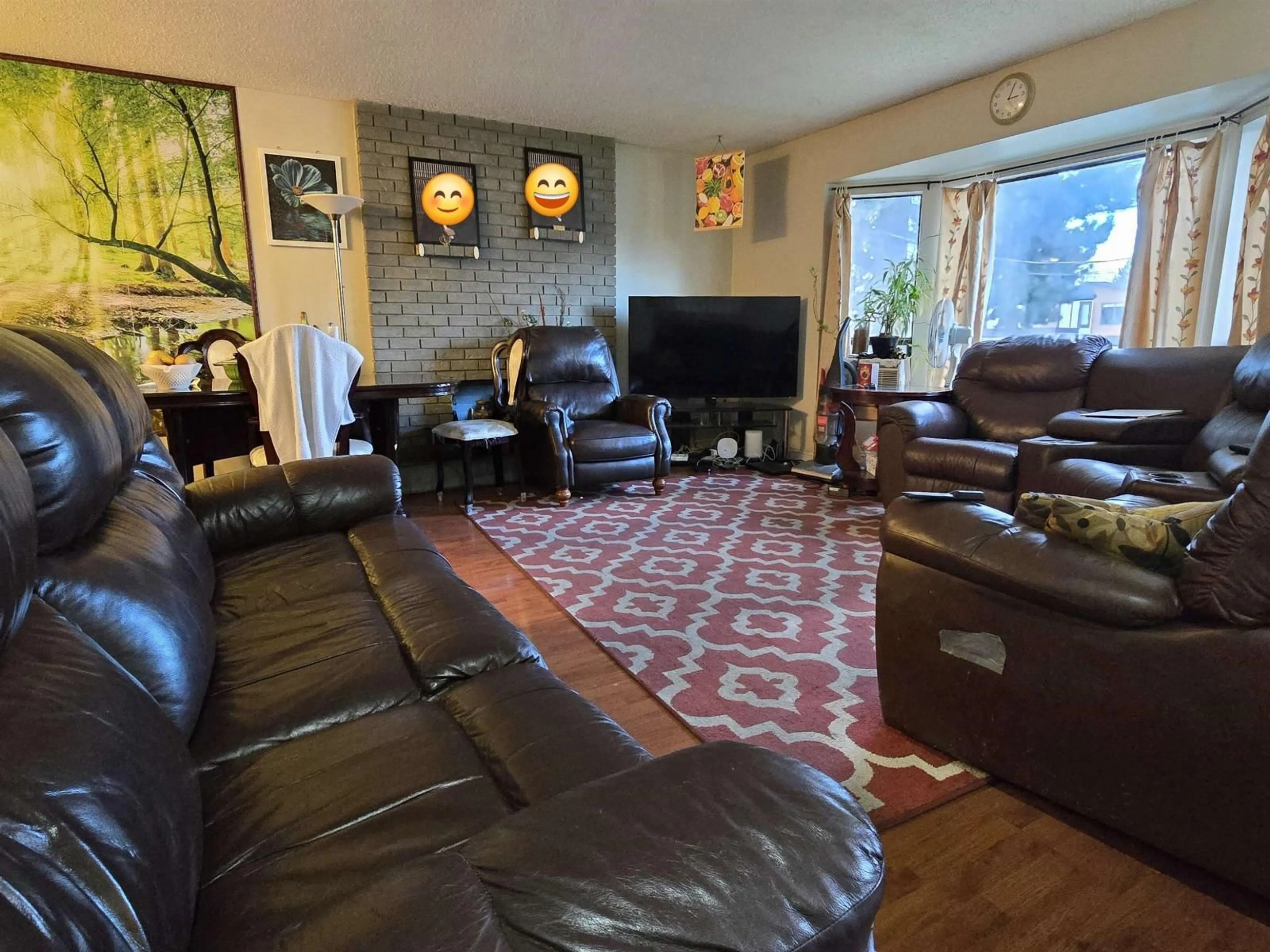 Living room with furniture, unknown for 12984 64 AVENUE, Surrey British Columbia V3W1X6