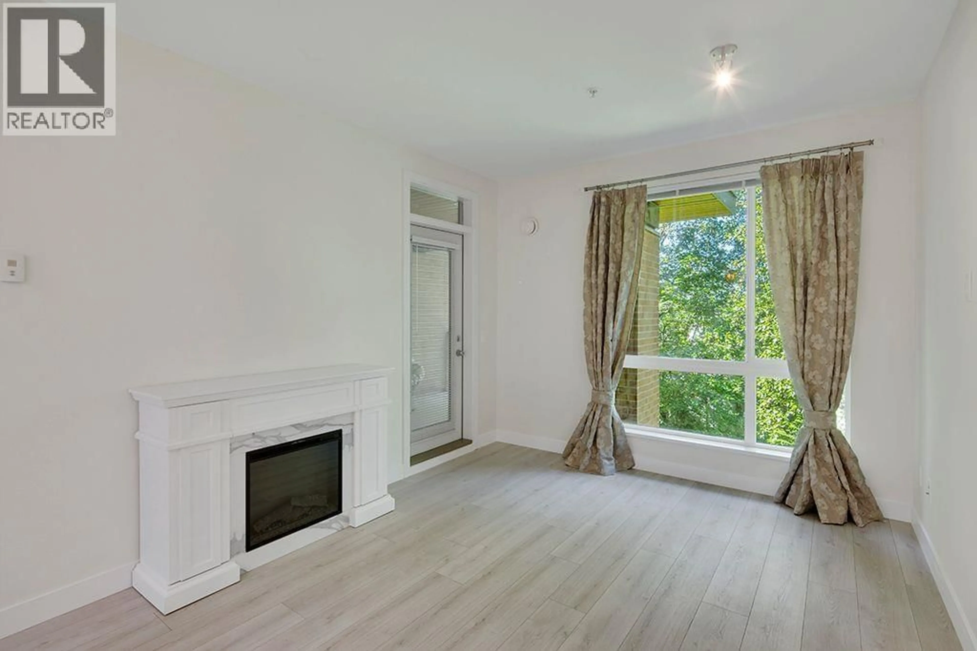 A pic of a room for 404 - 733 3RD STREET, North Vancouver British Columbia V7M0C8