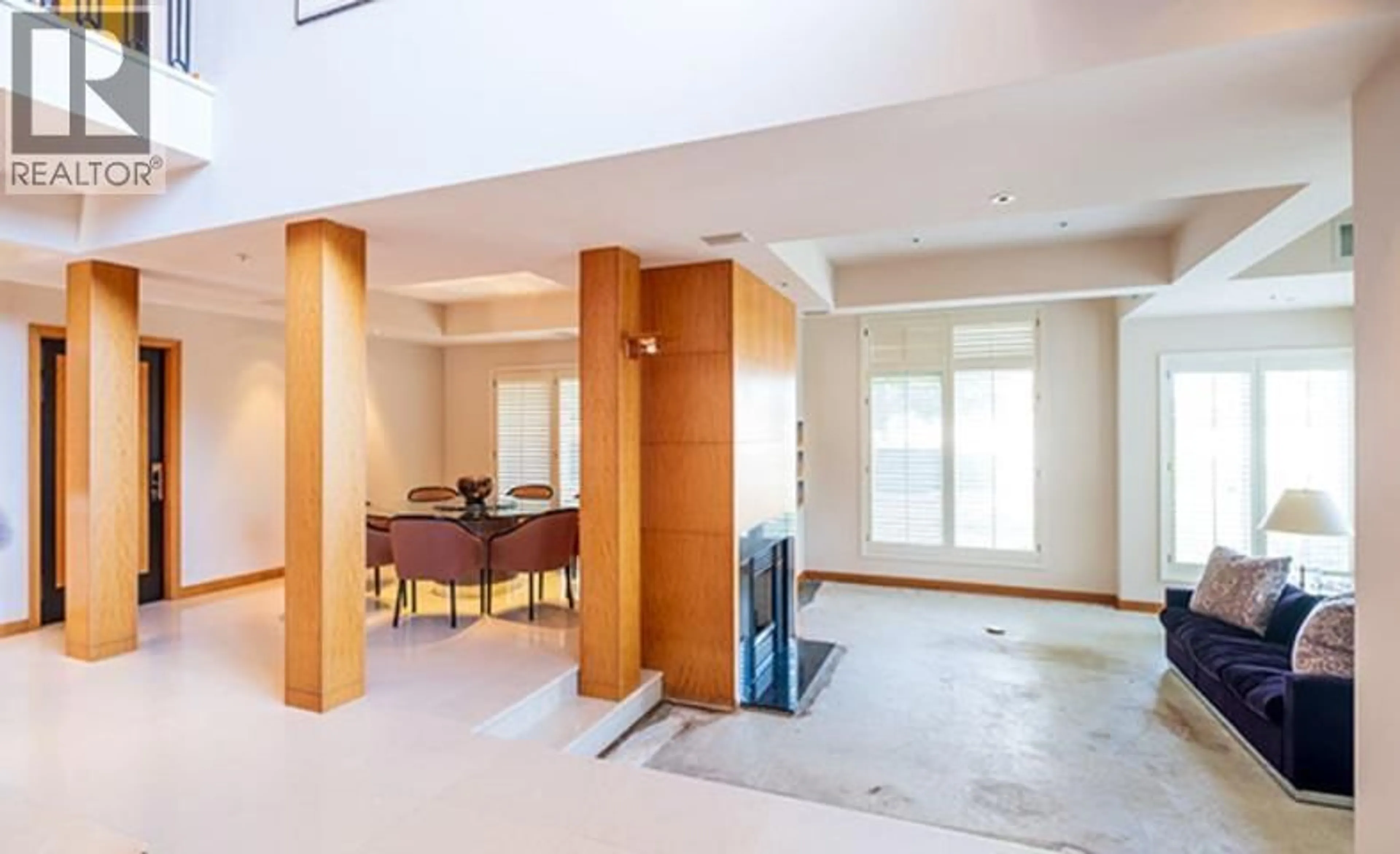 Indoor foyer for 7460 GLACIER CRESCENT, Richmond British Columbia V7A1L5
