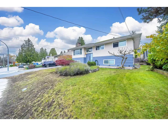 9476 DAWSON CRESCENT, Delta 3