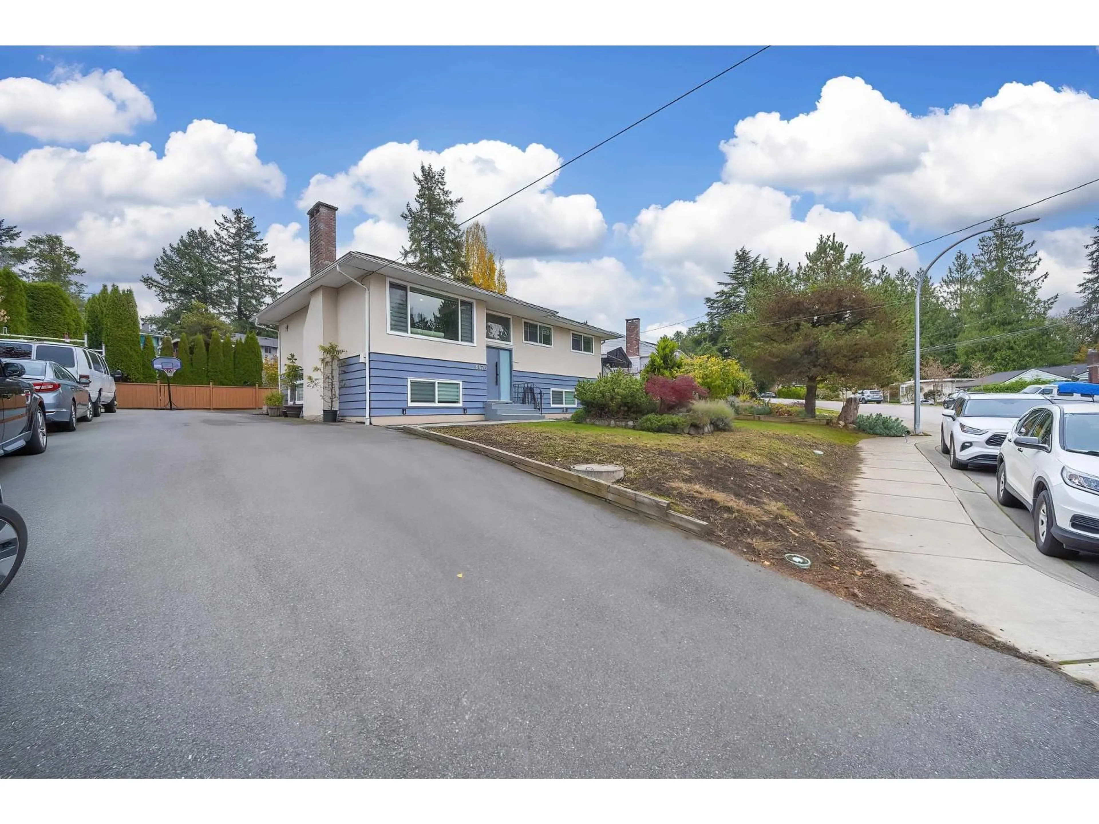 A pic from outside/outdoor area/front of a property/back of a property/a pic from drone, street for 9476 DAWSON, Delta British Columbia V4C5G9