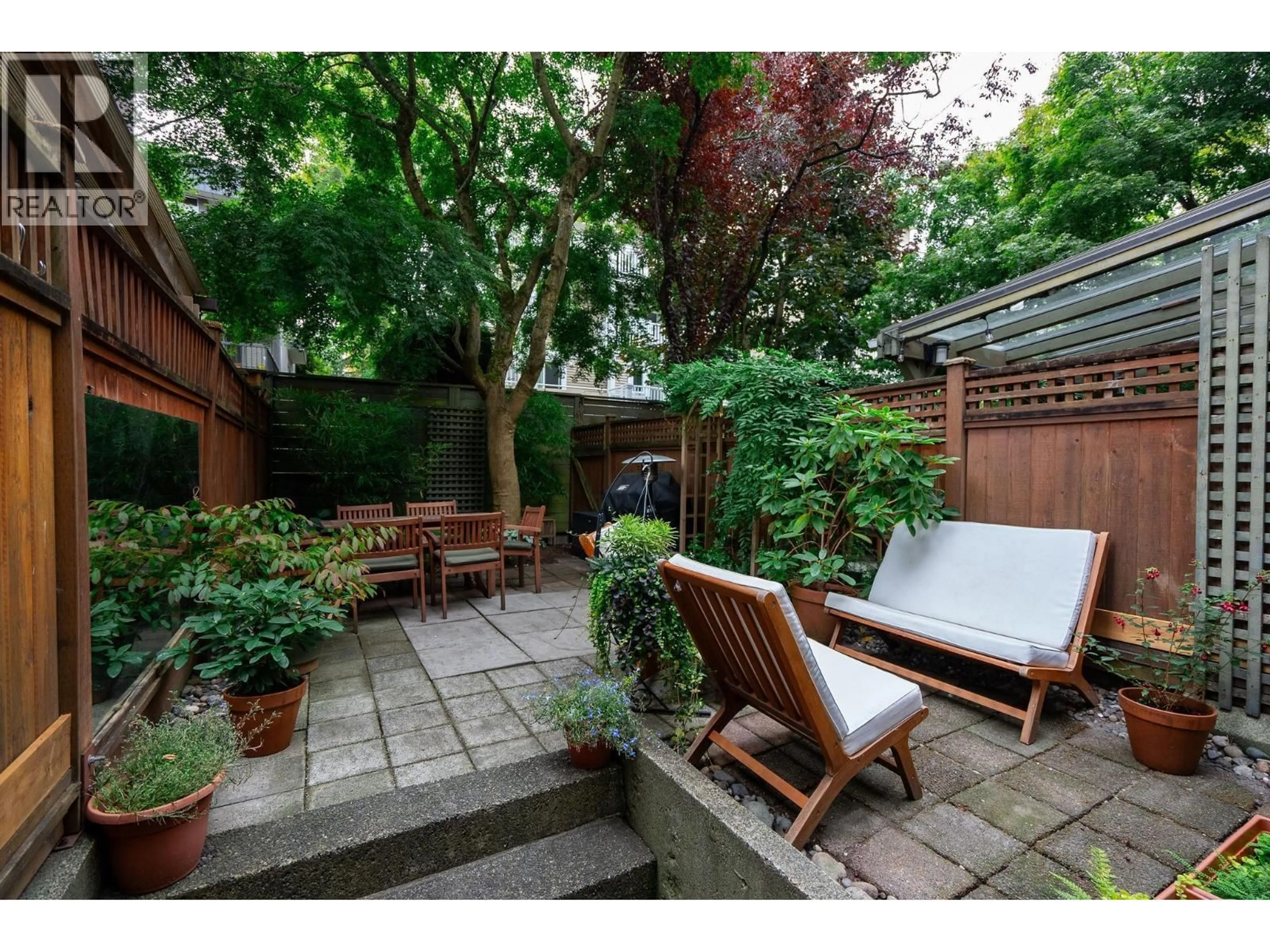 Patio, street for 1922 7TH AVENUE, Vancouver British Columbia V6J1T1