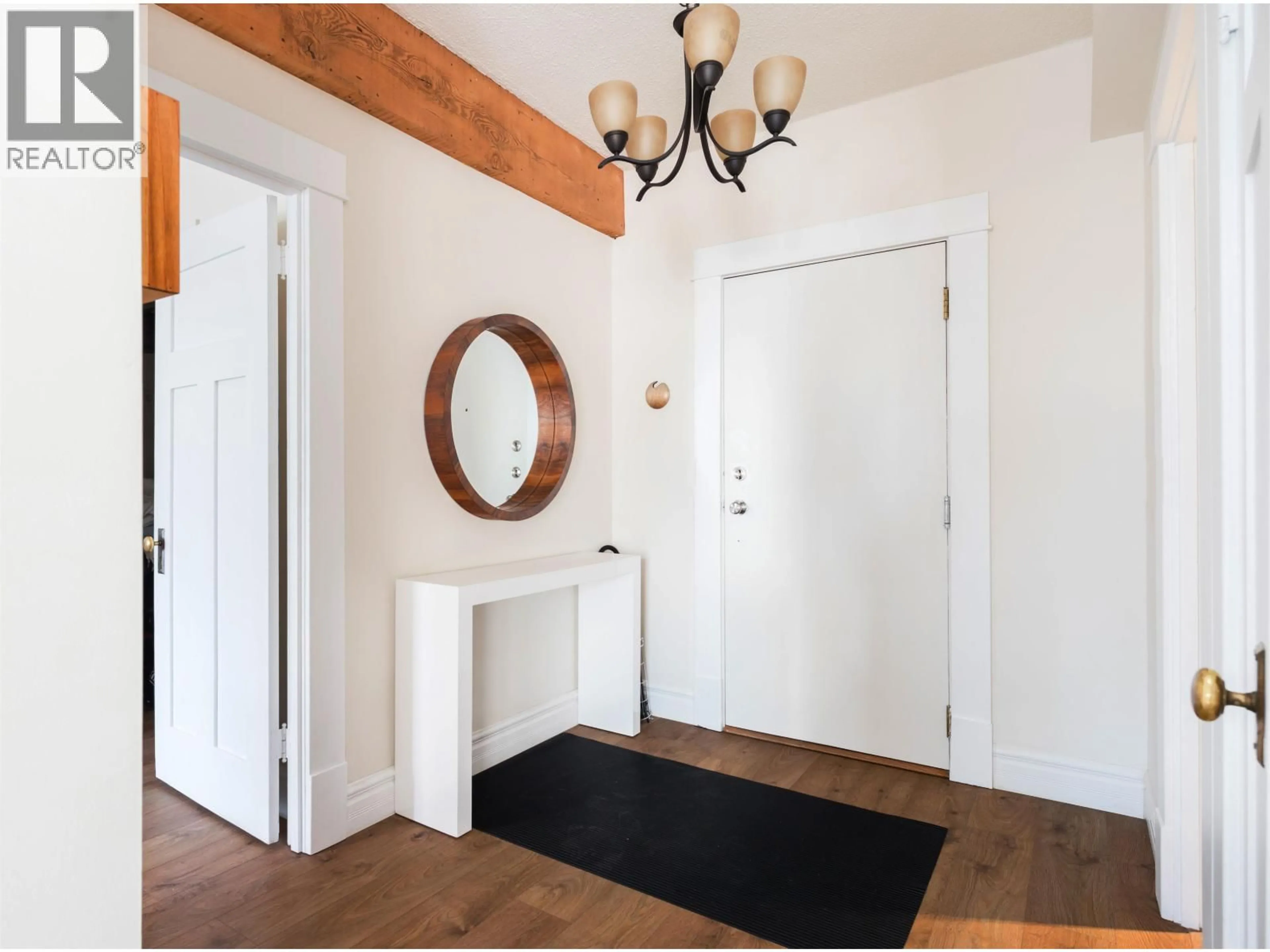 Indoor entryway for 54 - 777 BURRARD STREET, Vancouver British Columbia V6Z1X7