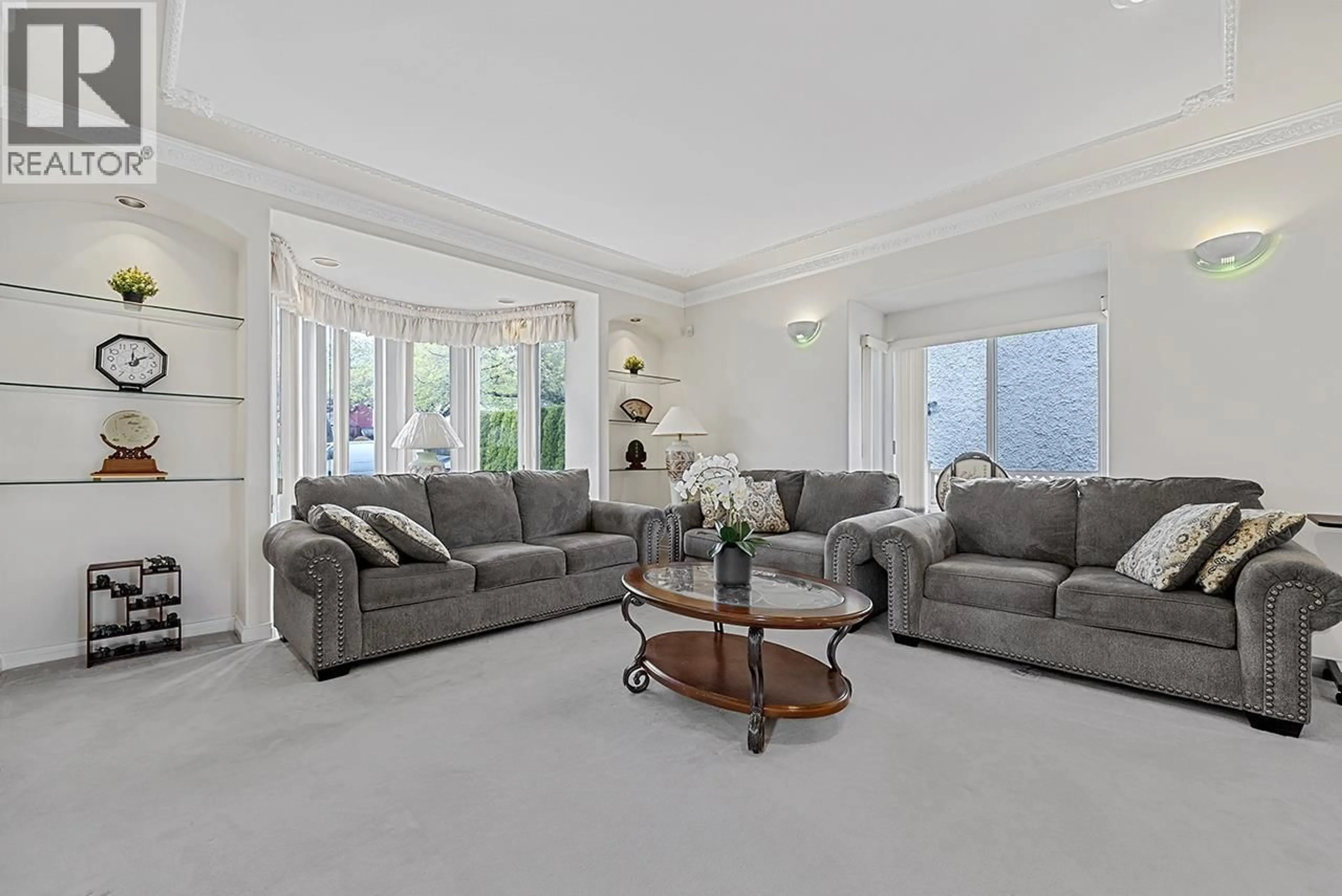 Living room with furniture, carpet floor for 7362 WAVERLEY AVENUE, Burnaby British Columbia V5J4A6