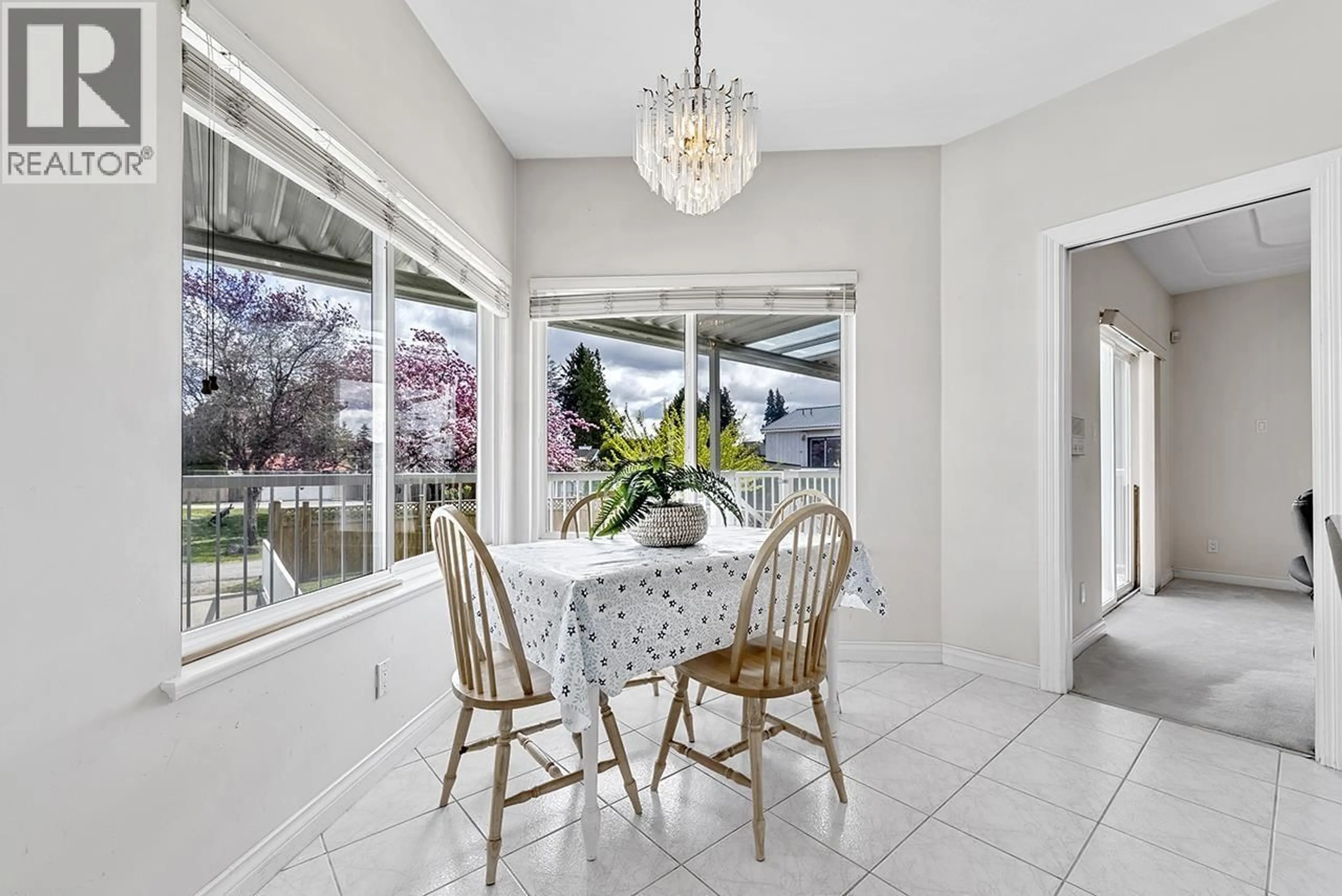 Dining room, ceramic/tile floor for 7362 WAVERLEY AVENUE, Burnaby British Columbia V5J4A6