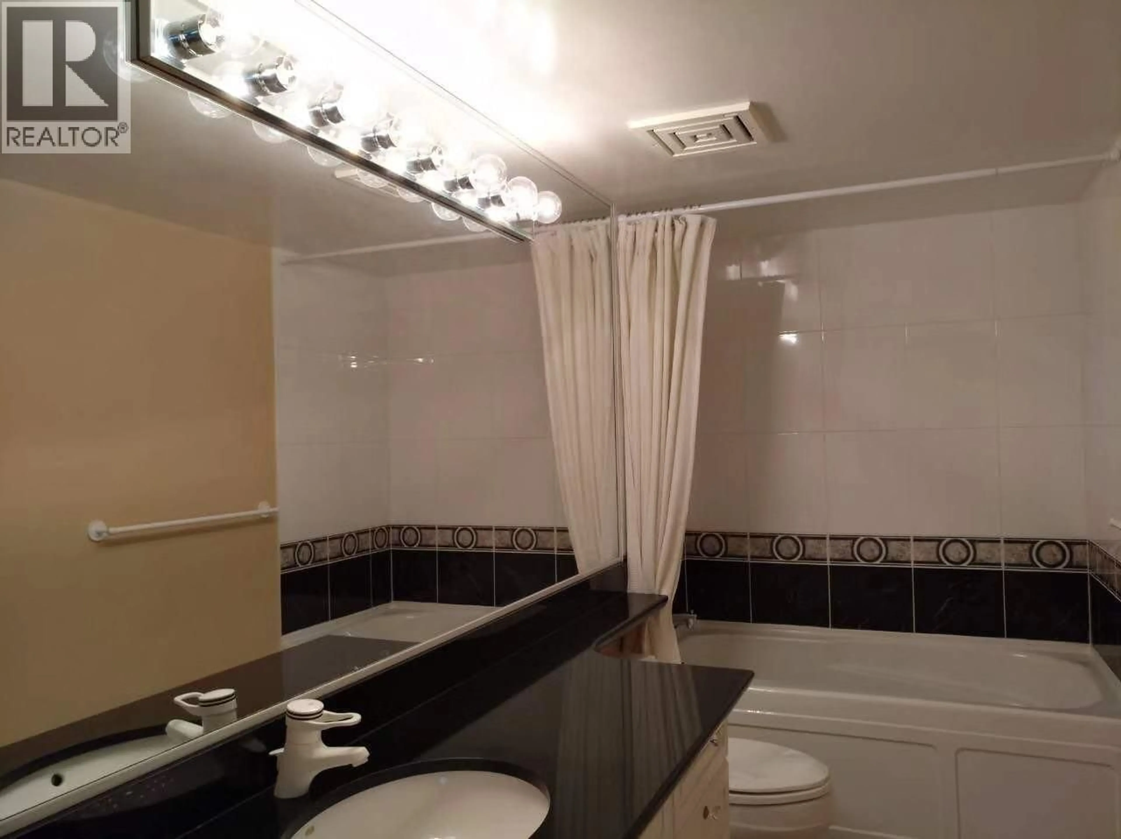 Standard bathroom, unknown for 505 - 560 CARDERO STREET, Vancouver British Columbia V6G3E9