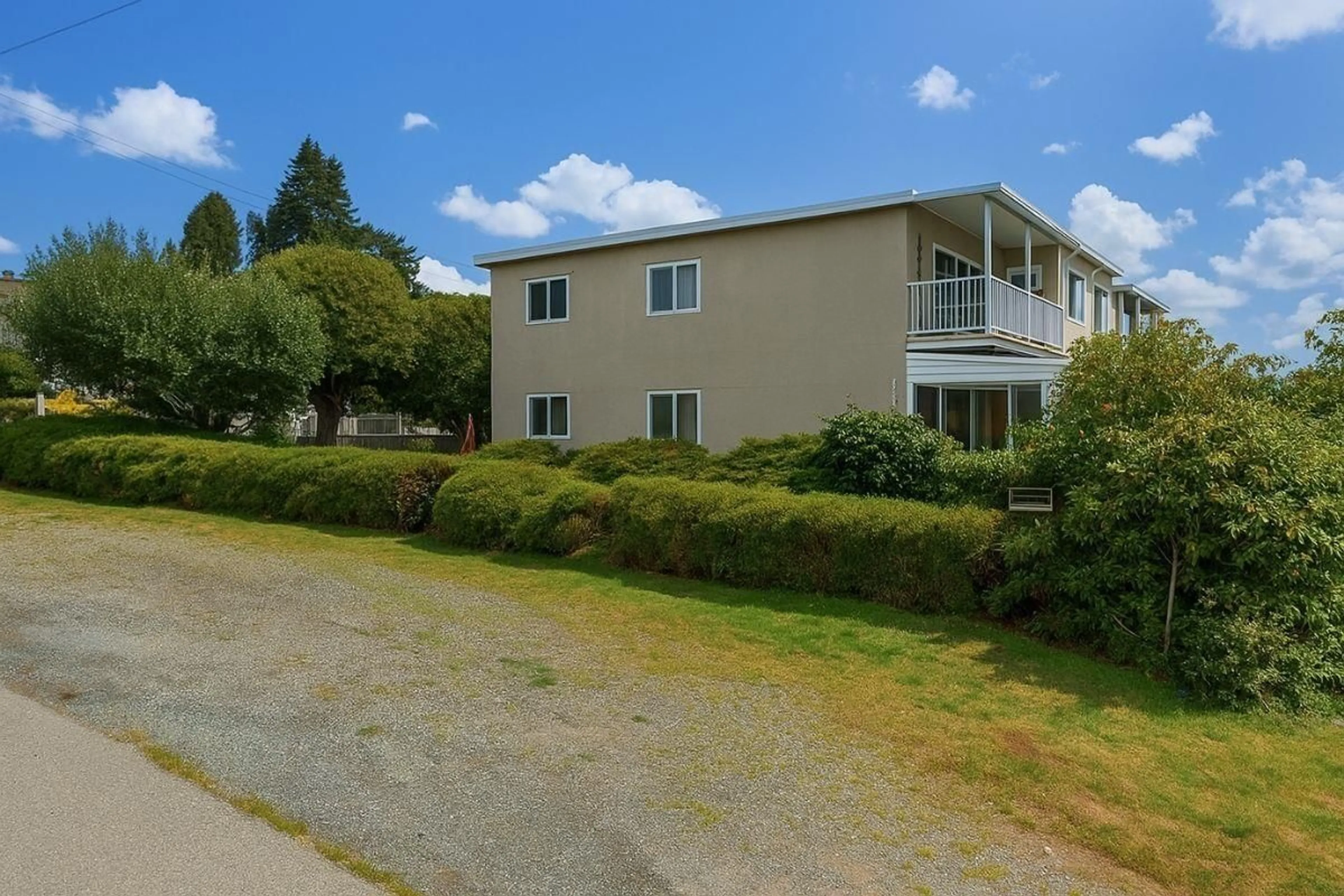A pic from outside/outdoor area/front of a property/back of a property/a pic from drone, water/lake/river/ocean view for 1 - 1040 PARKER, White Rock British Columbia V4B4R7