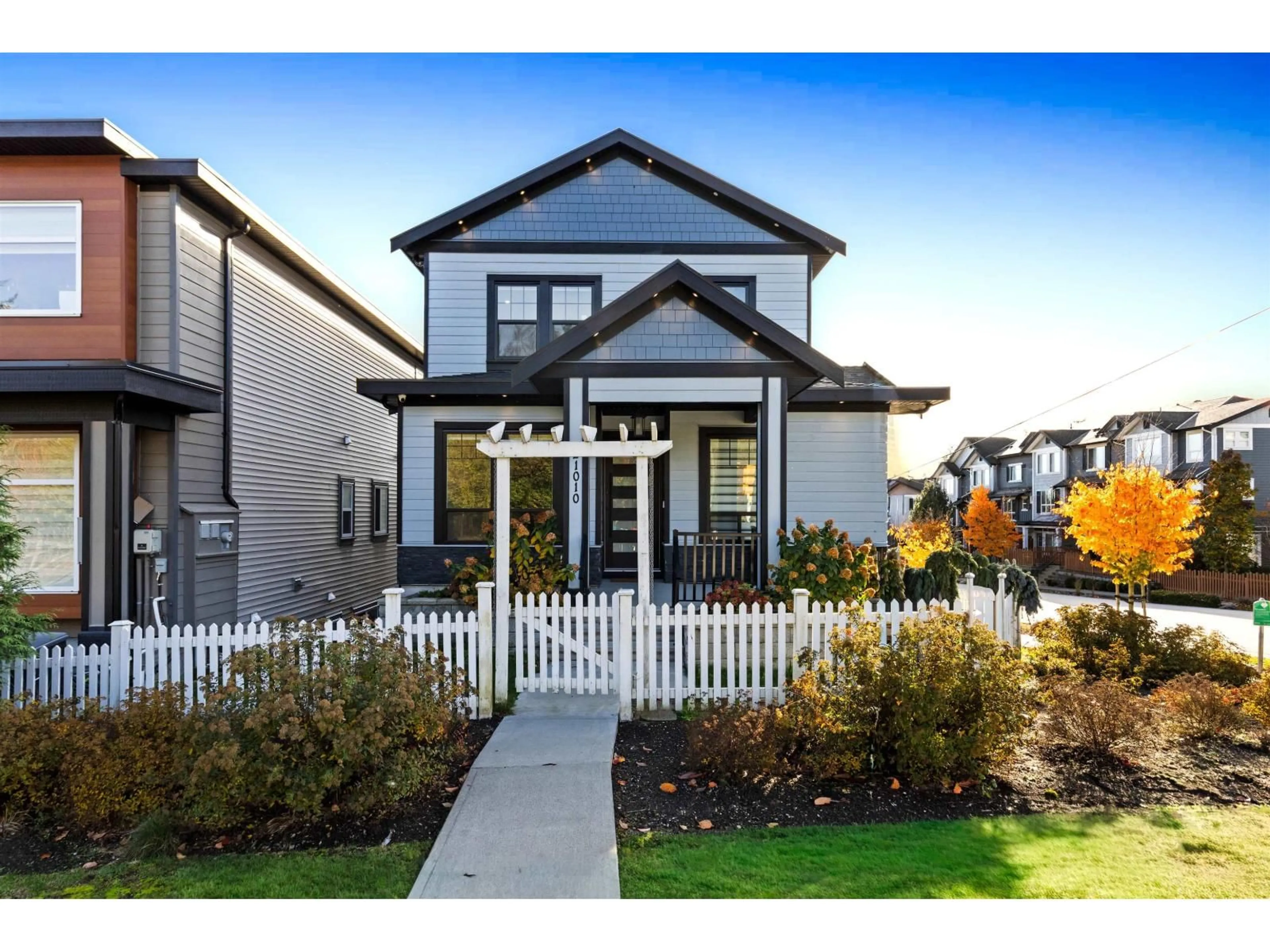 Home with vinyl exterior material, street for 21010 72, Langley British Columbia V2Y2R6