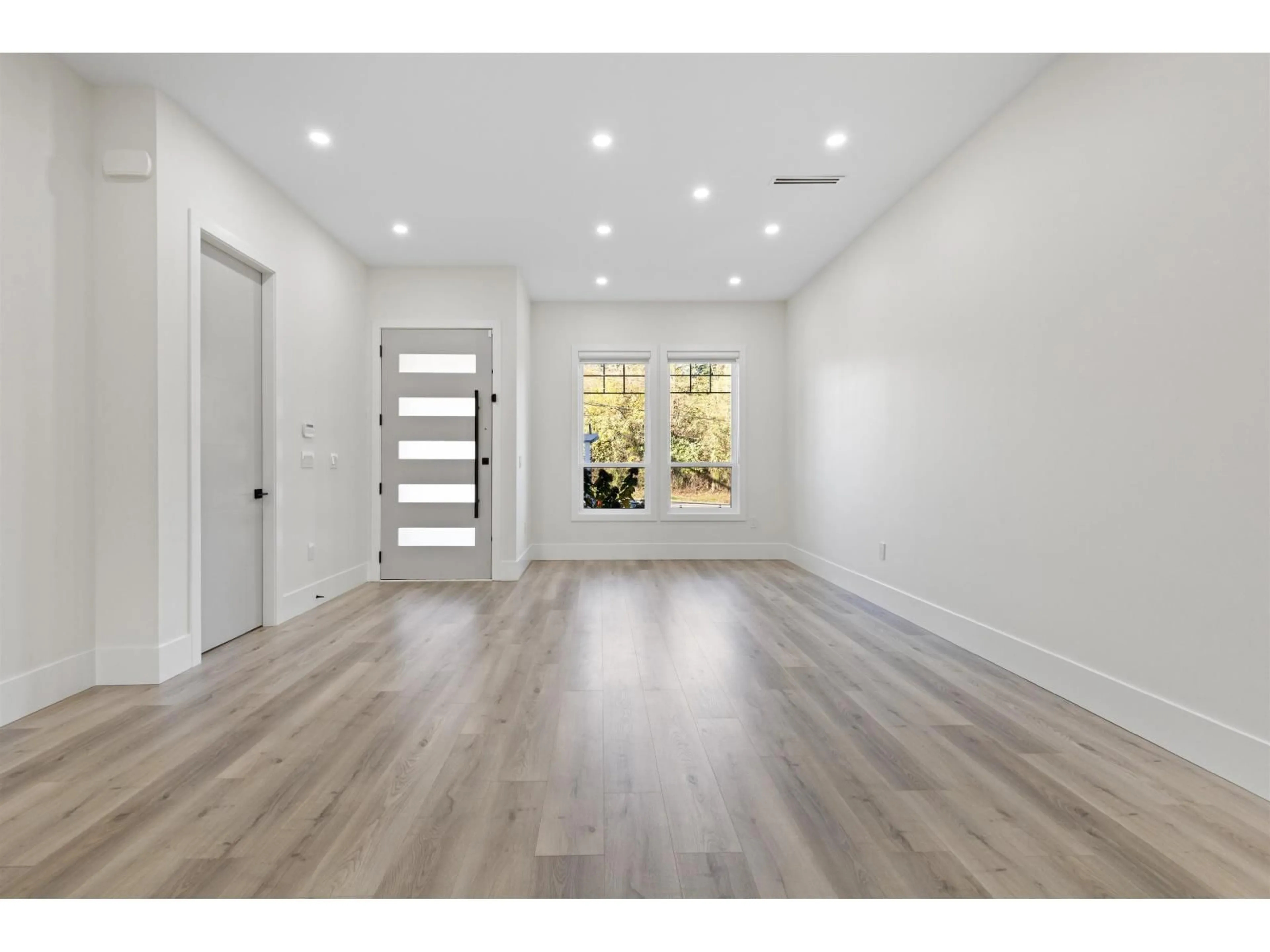 Indoor entryway for 21010 72, Langley British Columbia V2Y2R6