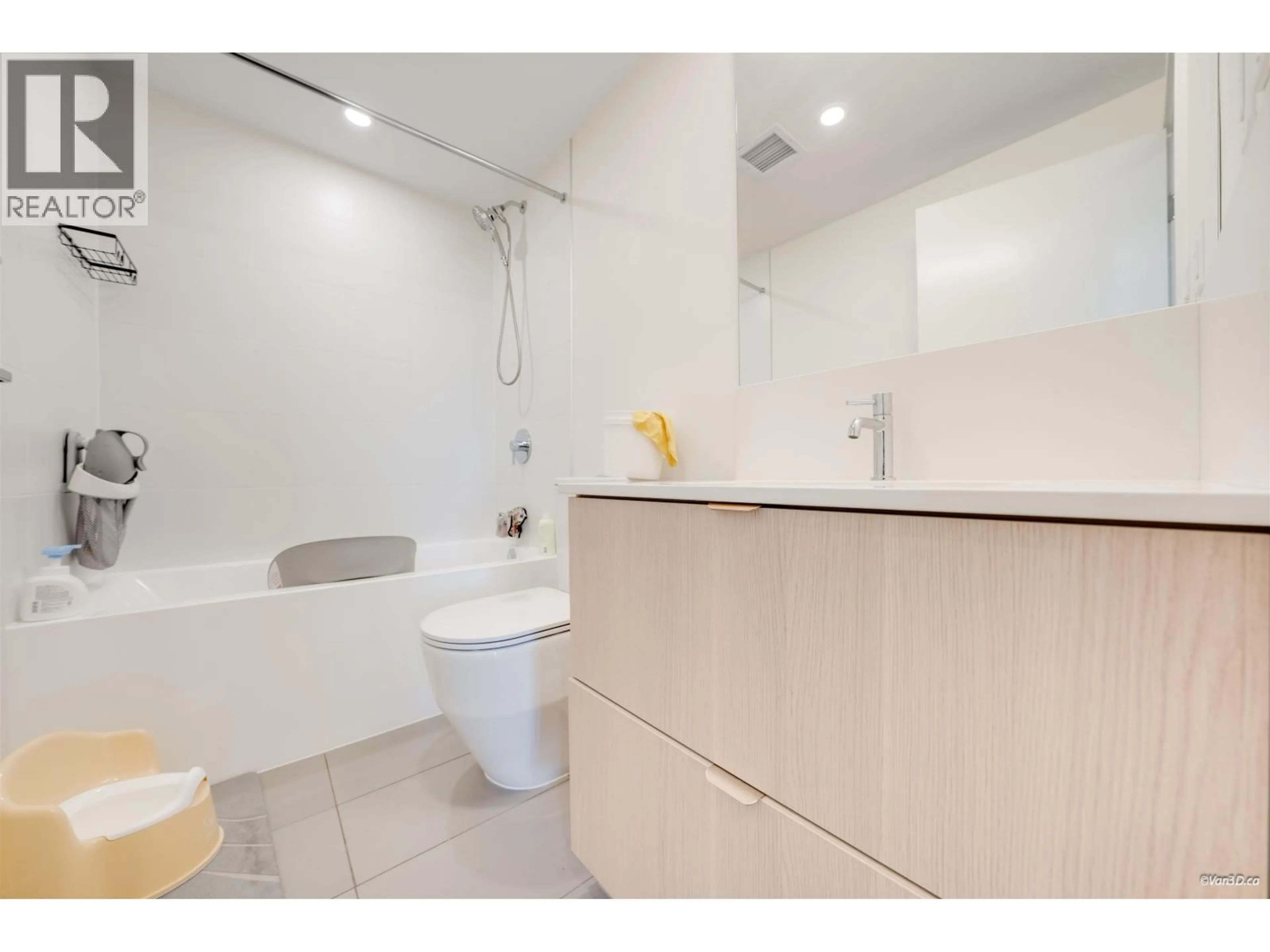 Standard bathroom, unknown for 807 - 318 ALDERSON AVENUE, Coquitlam British Columbia V3K0J1
