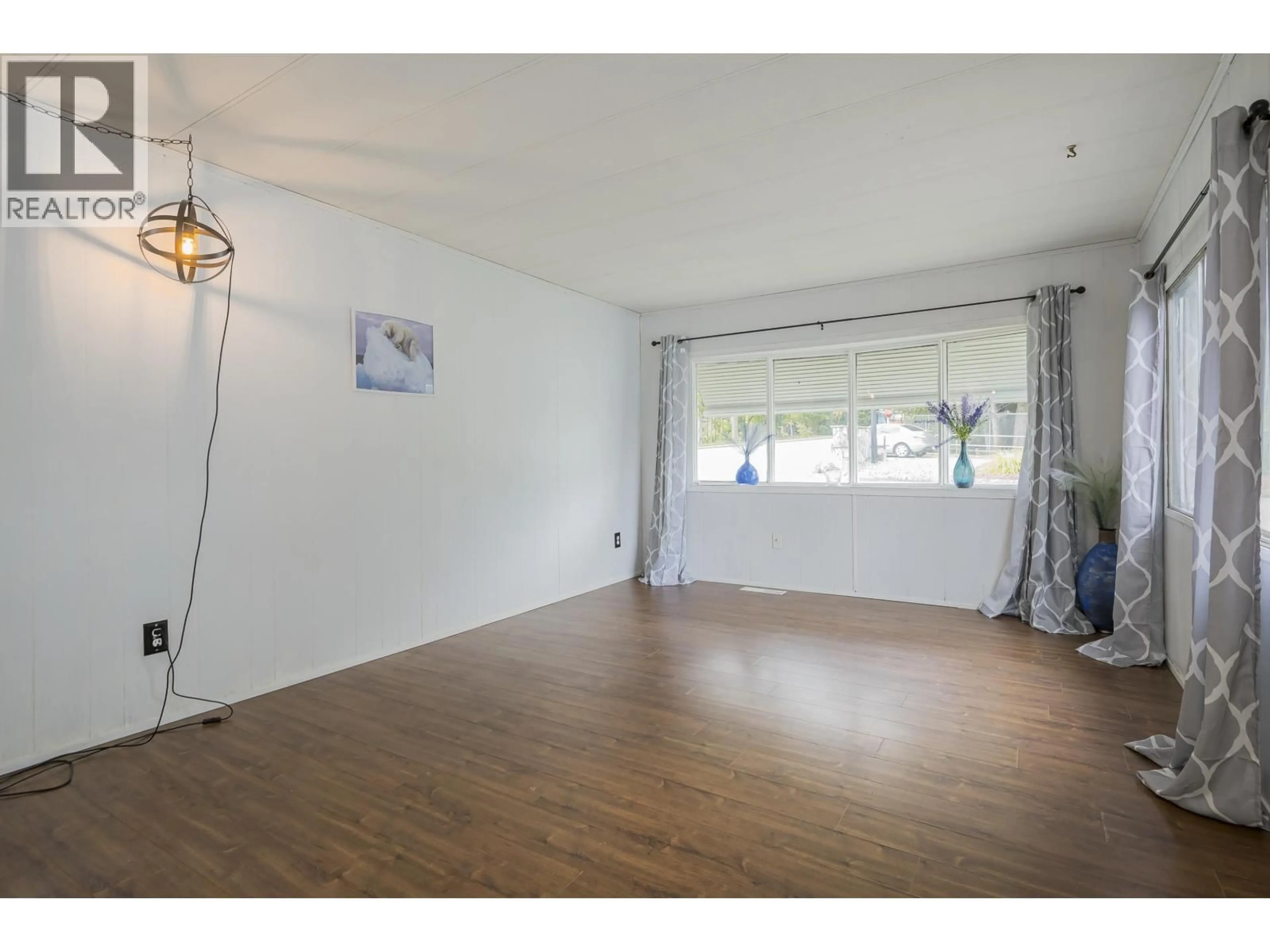 A pic of a room for 1 - 11812 PONDEROSA BOULEVARD, Pitt Meadows British Columbia V3Y1Z3