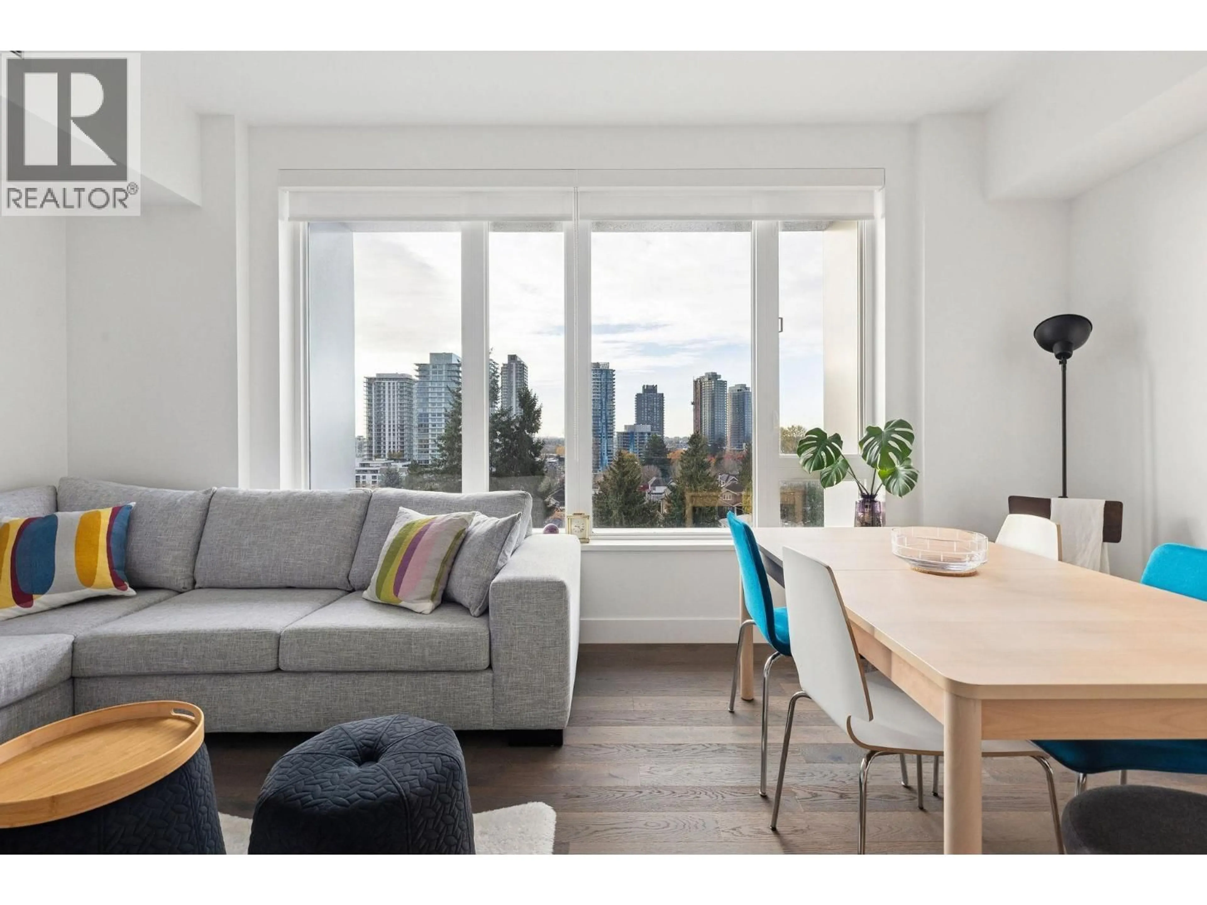 Living room with furniture, wood/laminate floor for 603 - 7777 CAMBIE STREET, Vancouver British Columbia V6P3H9