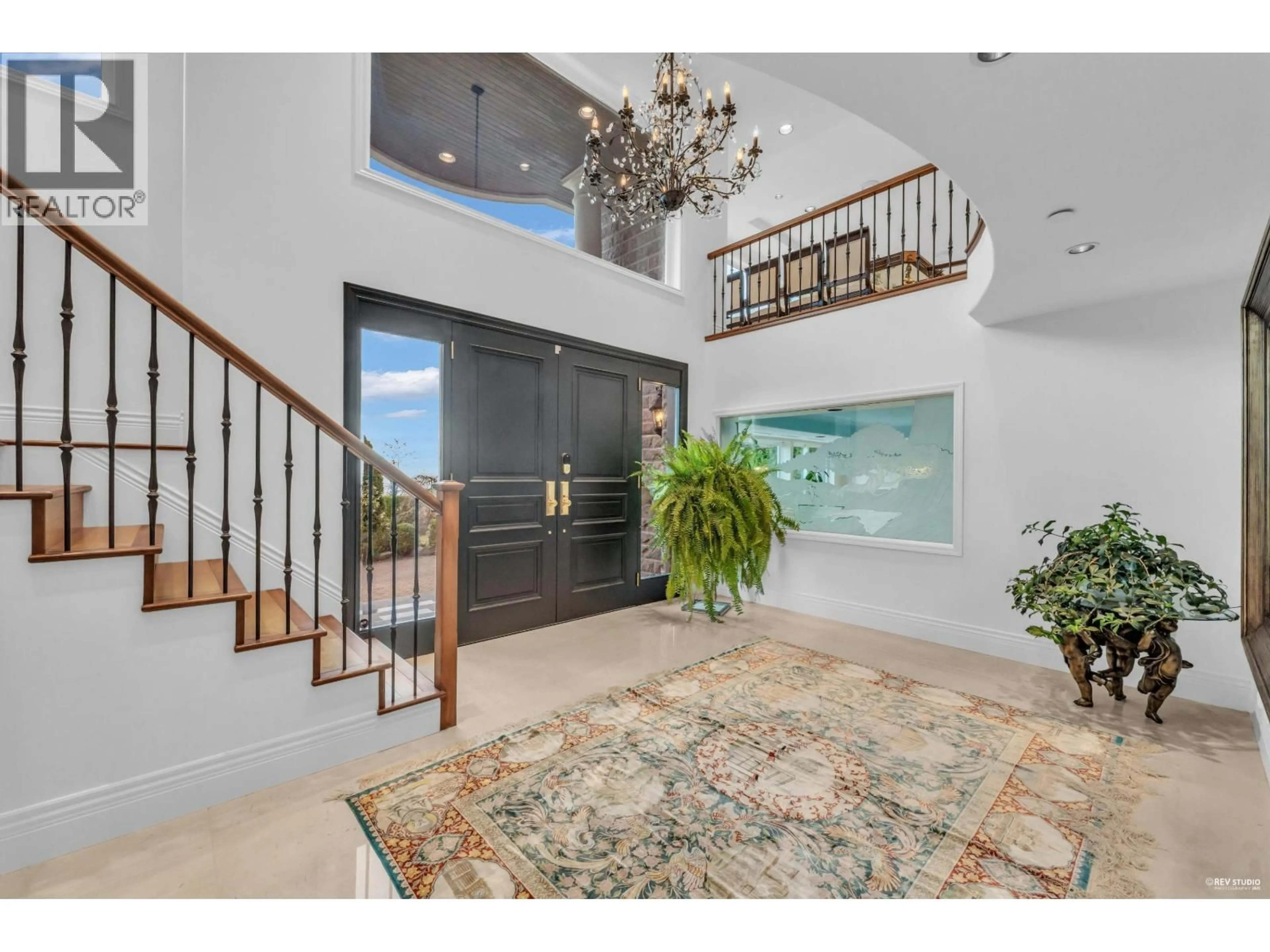Indoor entryway for 1525 ERRIGAL PLACE, West Vancouver British Columbia V7S3H1