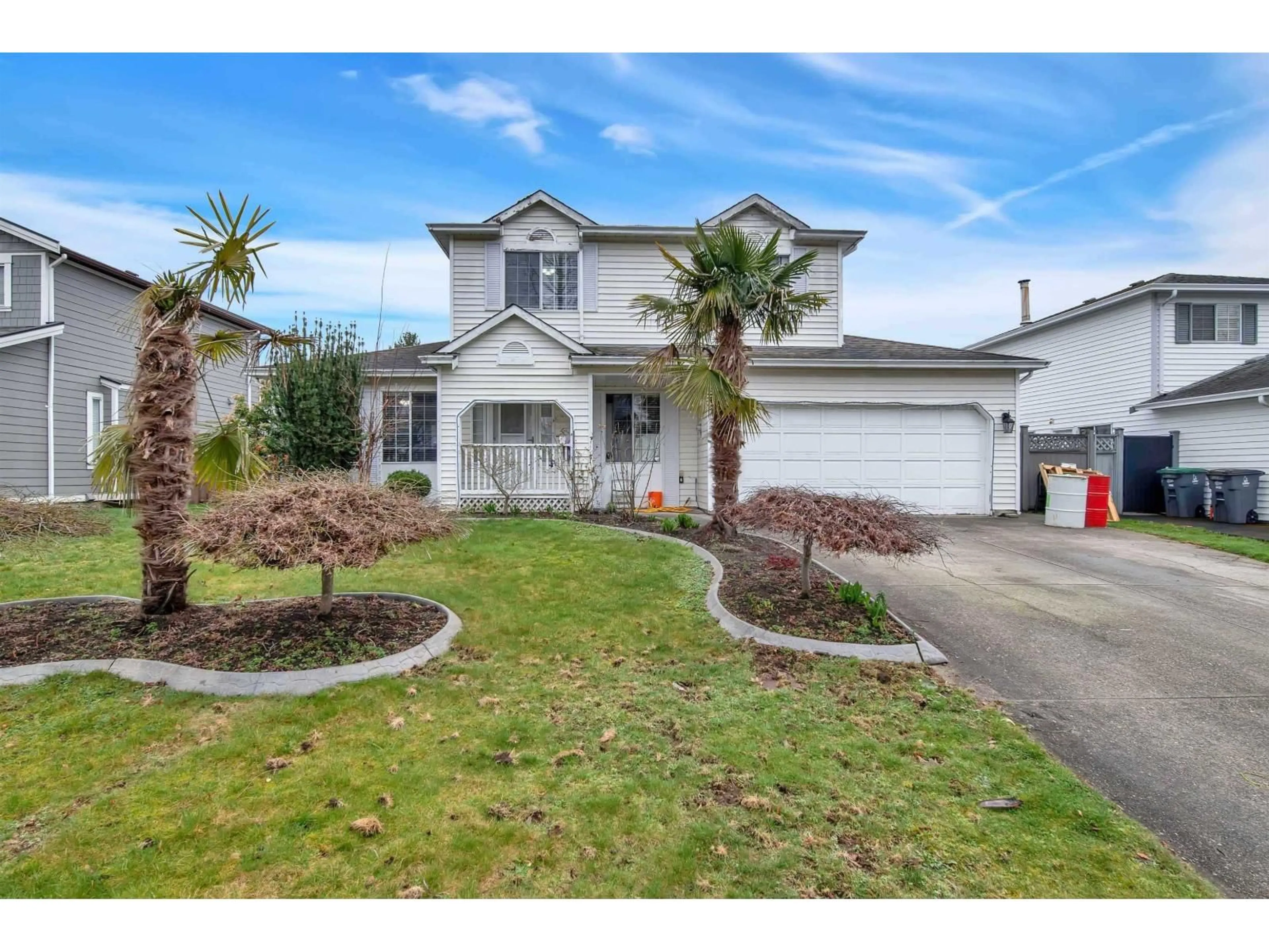 A pic from outside/outdoor area/front of a property/back of a property/a pic from drone, street for 7478 123, Surrey British Columbia V3W9N1