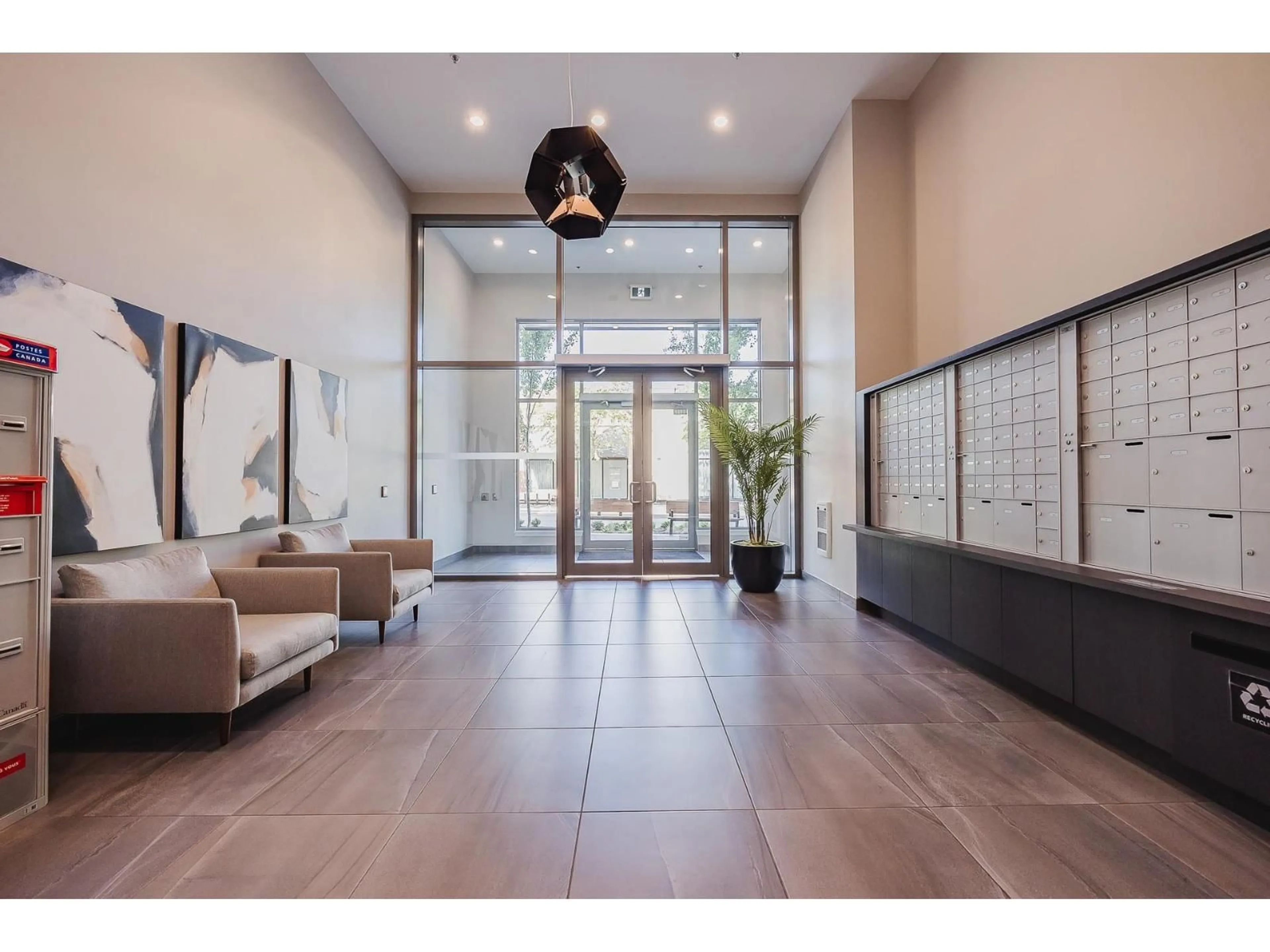 Indoor foyer for A424 - 20727 WILLOUGHBY TOWN CENTRE, Langley British Columbia V2Y3N1