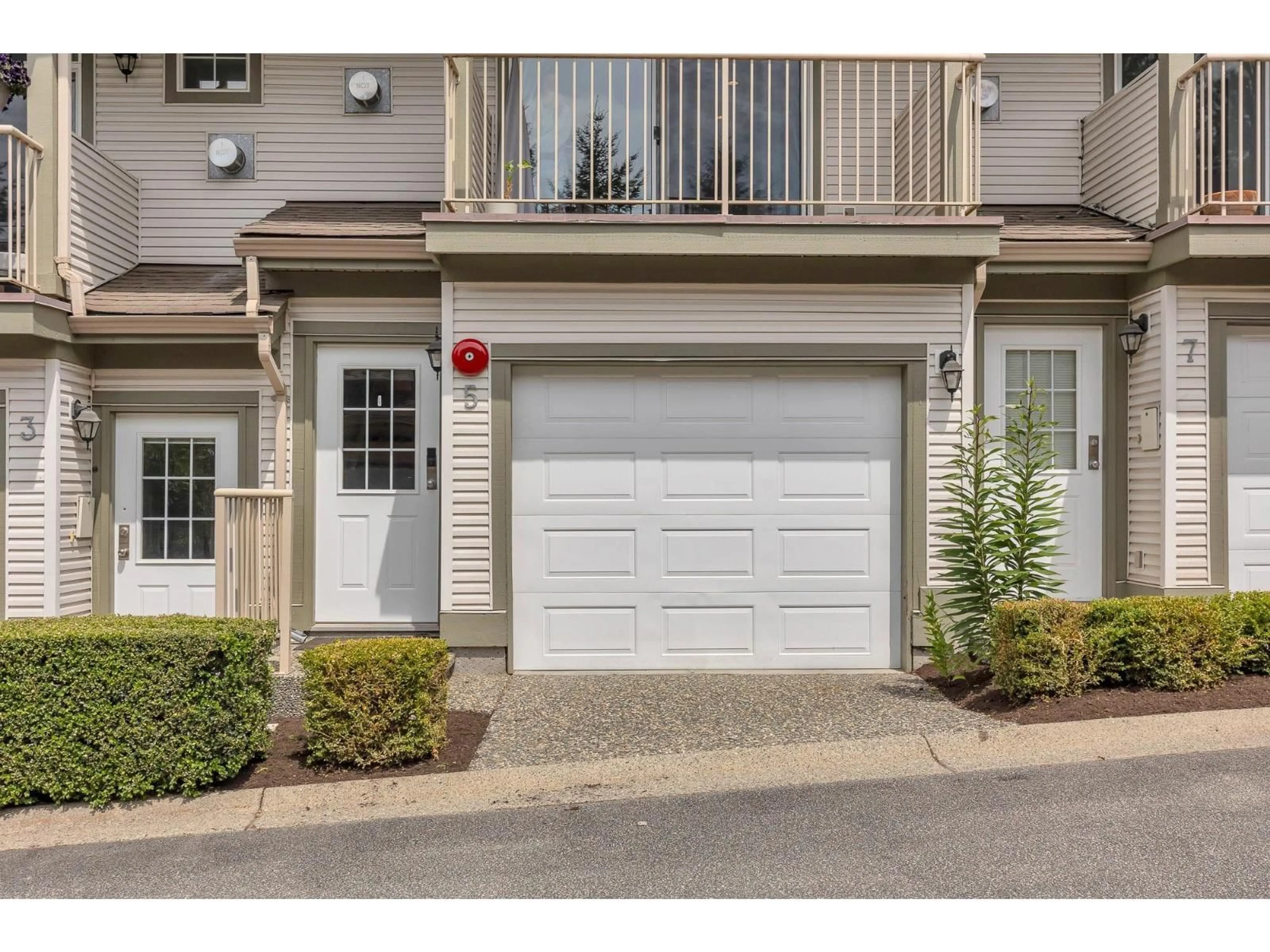 Indoor garage for 5 - 35287 OLD YALE ROAD, Abbotsford British Columbia V3G8H5