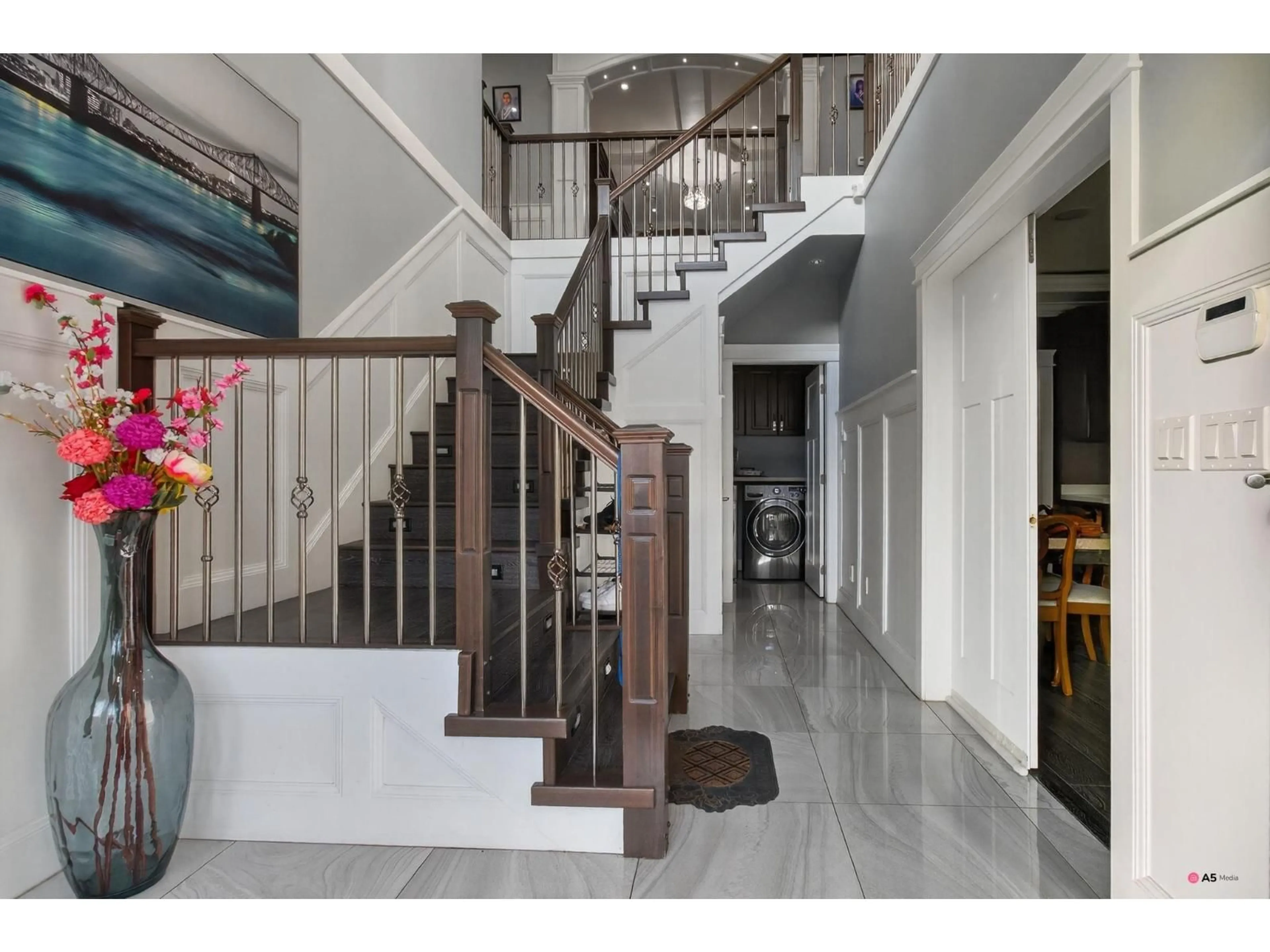 Indoor foyer for 14921 90, Surrey British Columbia V3R6W2