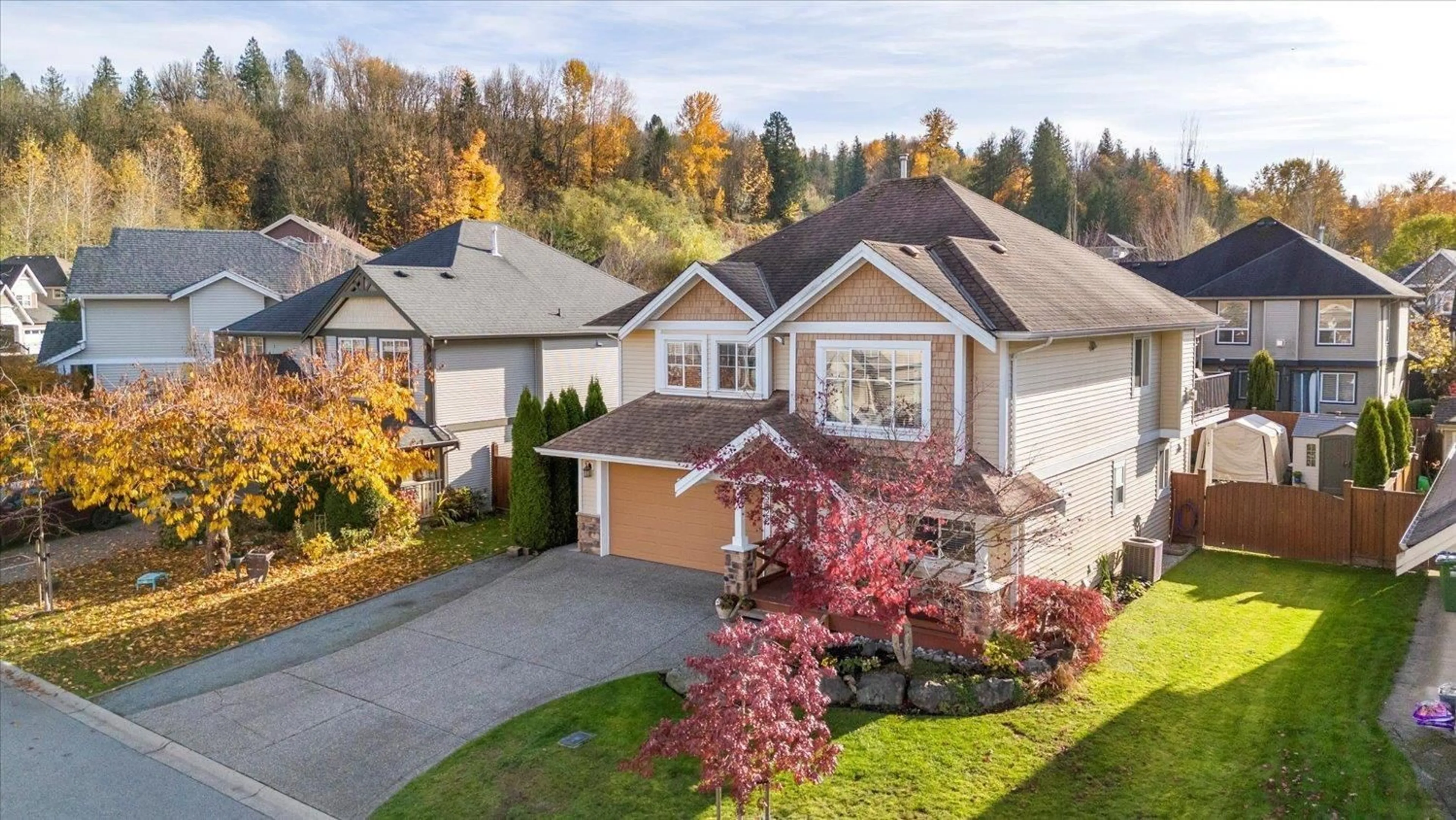 A pic from outside/outdoor area/front of a property/back of a property/a pic from drone, street for 35522 ANGUS, Abbotsford British Columbia V3G0A2