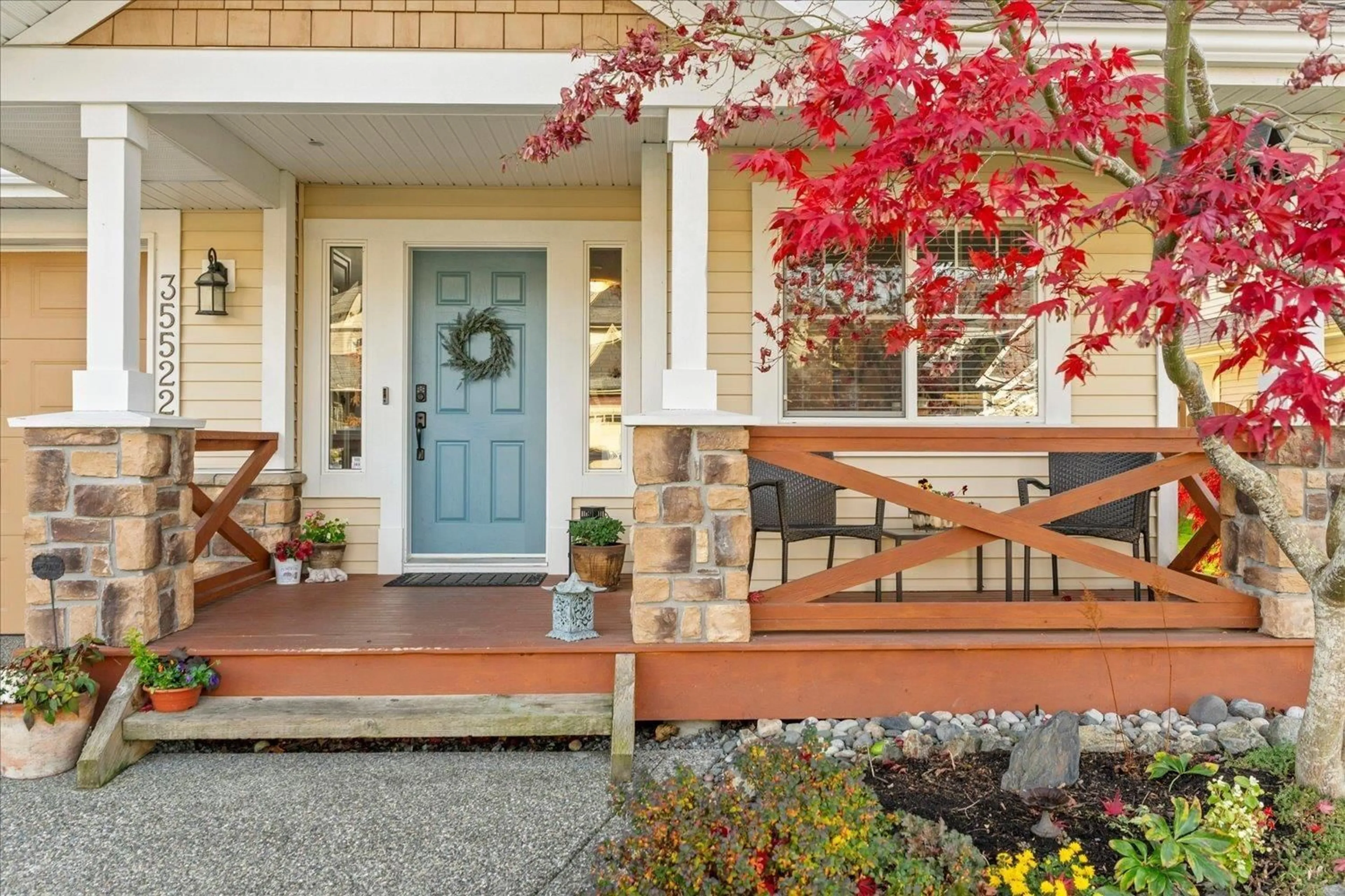 Home with vinyl exterior material, street for 35522 ANGUS, Abbotsford British Columbia V3G0A2