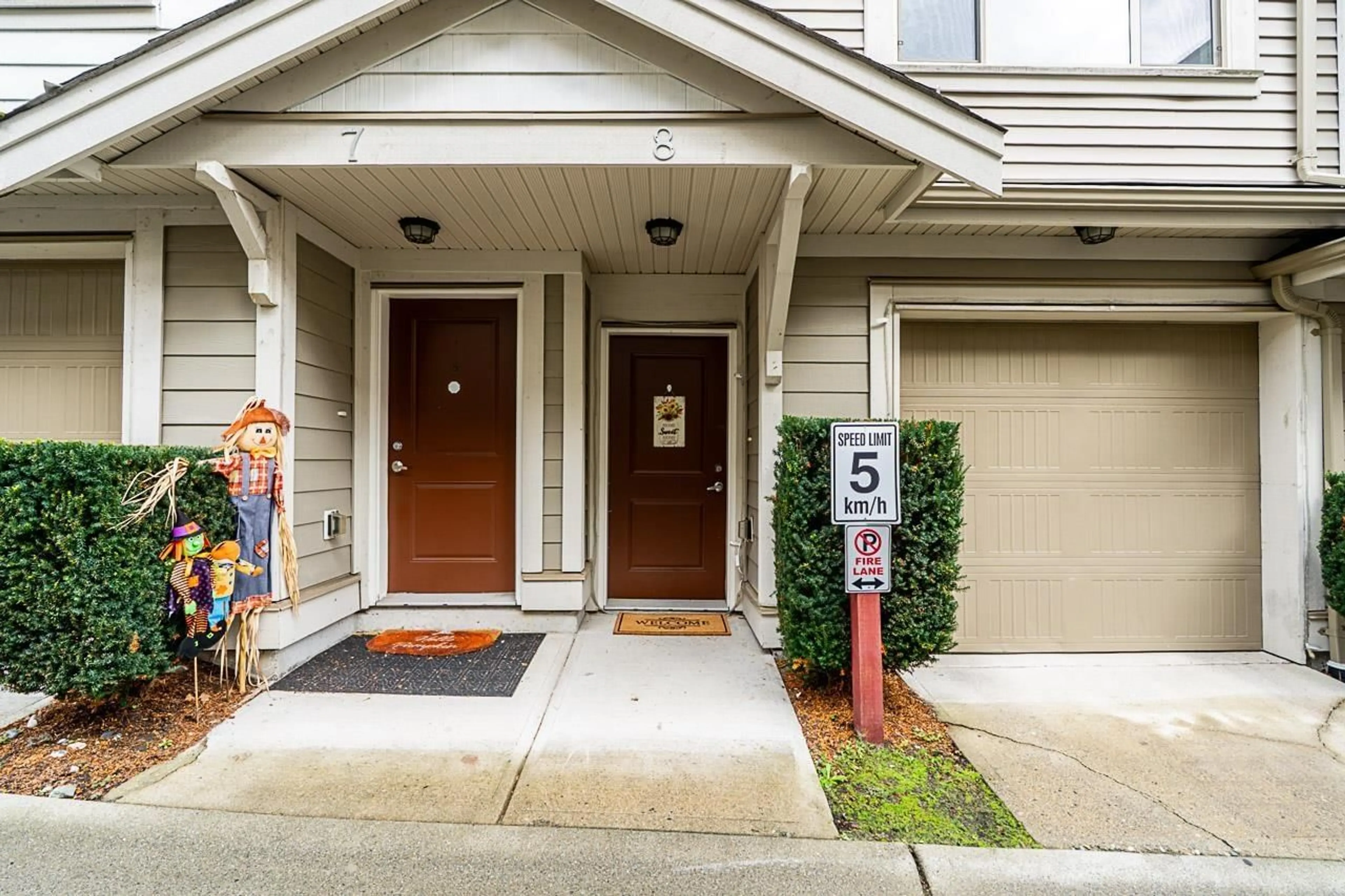 Indoor entryway for 8 - 19097 64, Surrey British Columbia V3S6X5