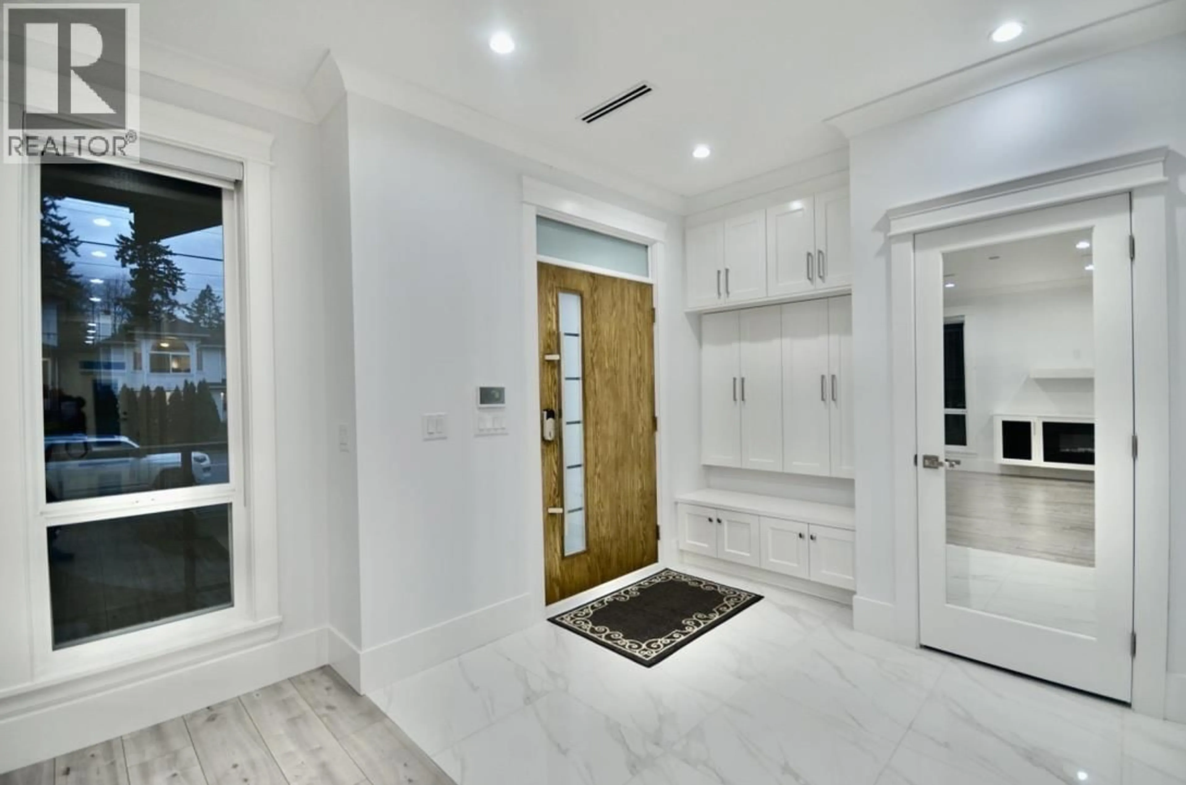 Indoor entryway for 1936 PRAIRIE AVENUE, Port Coquitlam British Columbia V3B1V4