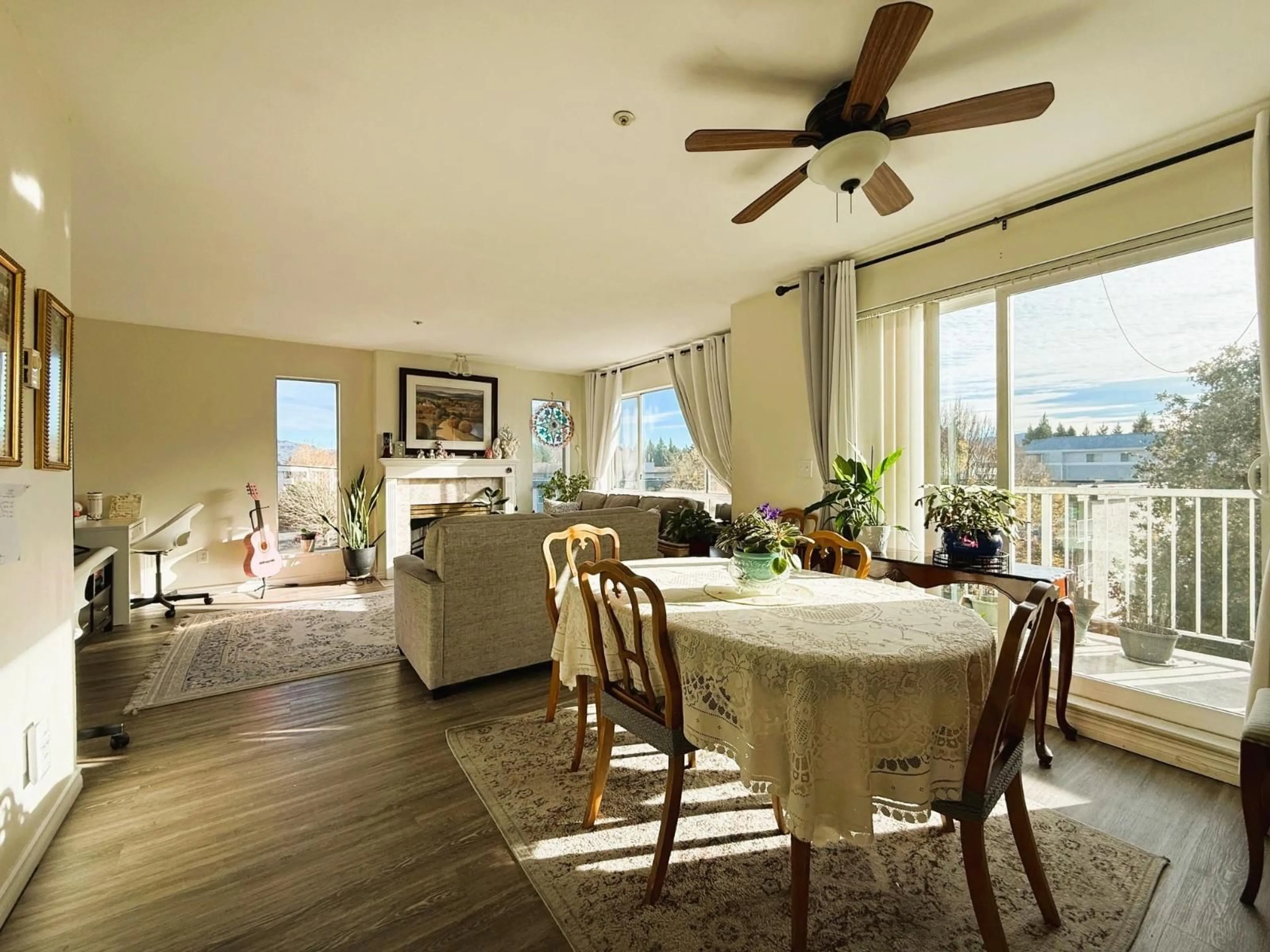 Dining room, wood/laminate floor for 437 - 32830 GEORGE FERGUSON WAY, Abbotsford British Columbia V2S7K1