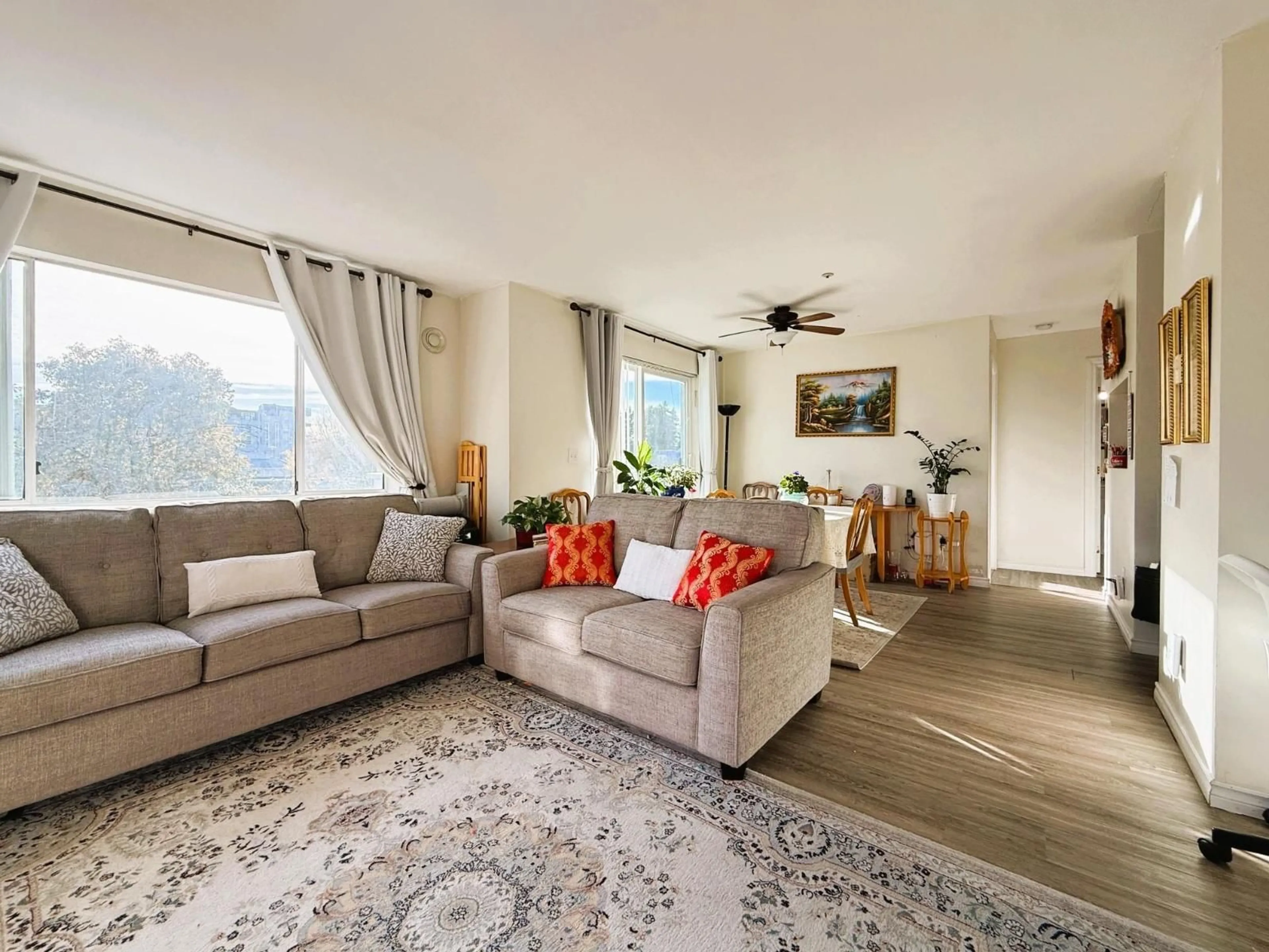 Living room with furniture, unknown for 437 - 32830 GEORGE FERGUSON WAY, Abbotsford British Columbia V2S7K1