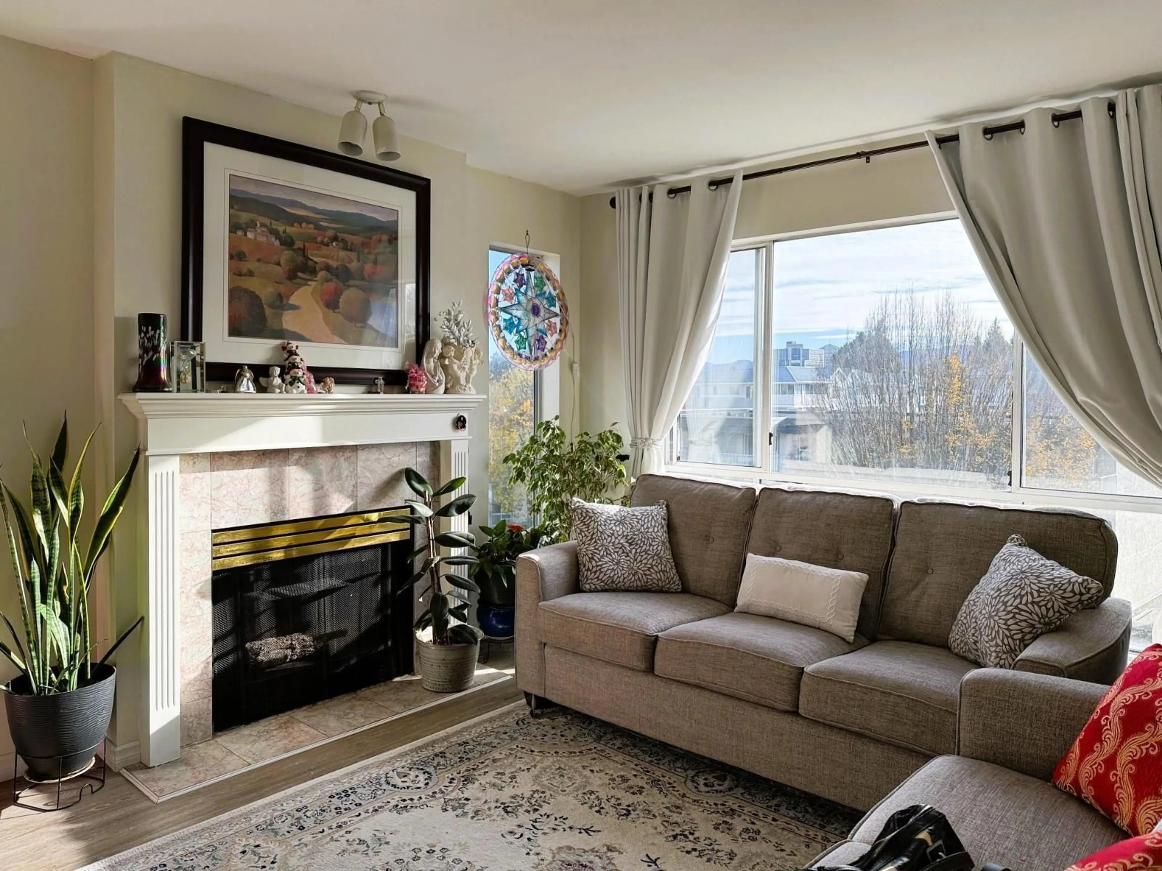 Living room with furniture, wood/laminate floor for 437 - 32830 GEORGE FERGUSON WAY, Abbotsford British Columbia V2S7K1