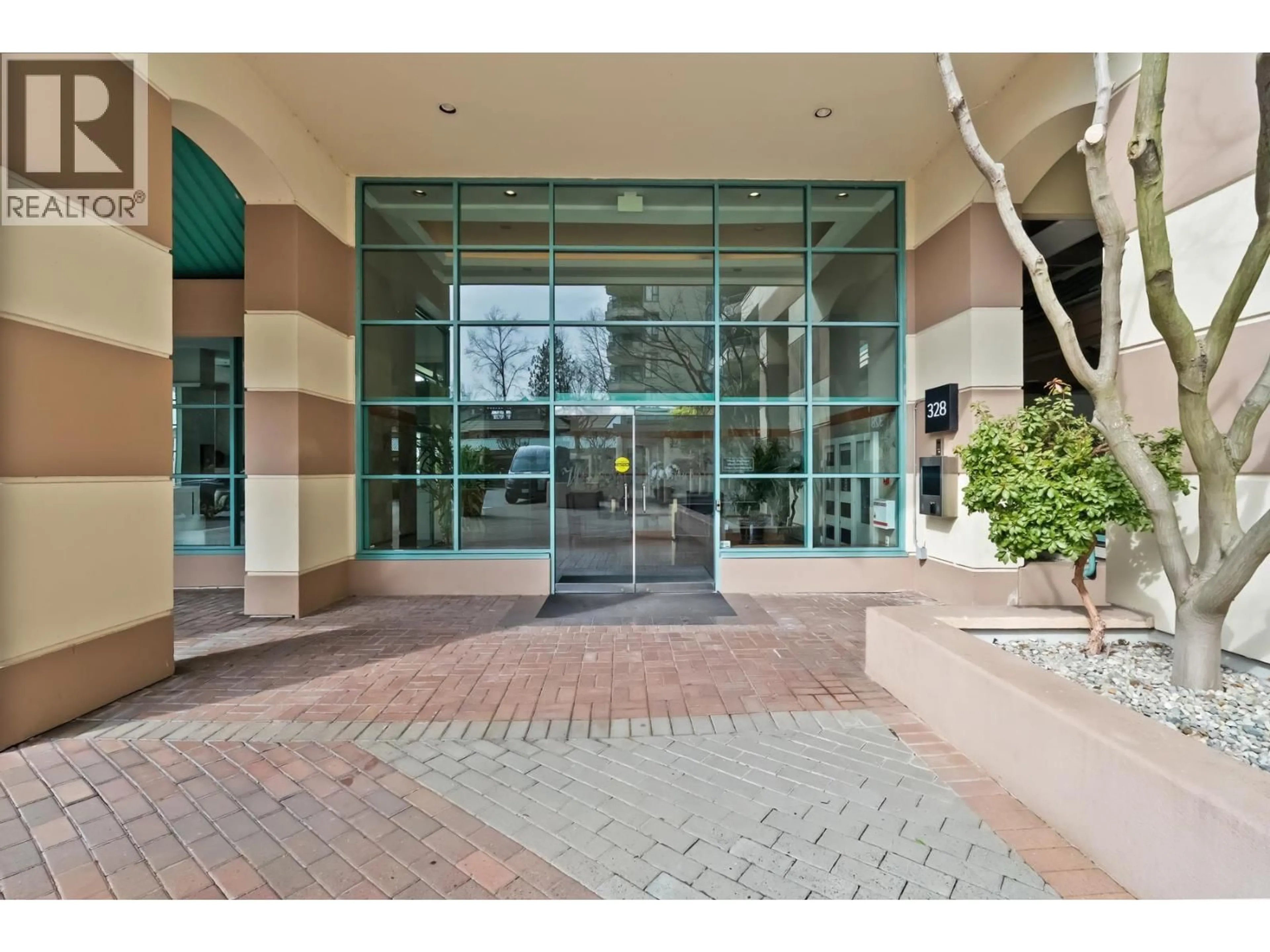 Indoor foyer for 3D - 328 TAYLOR WAY, West Vancouver British Columbia V7T2Y4