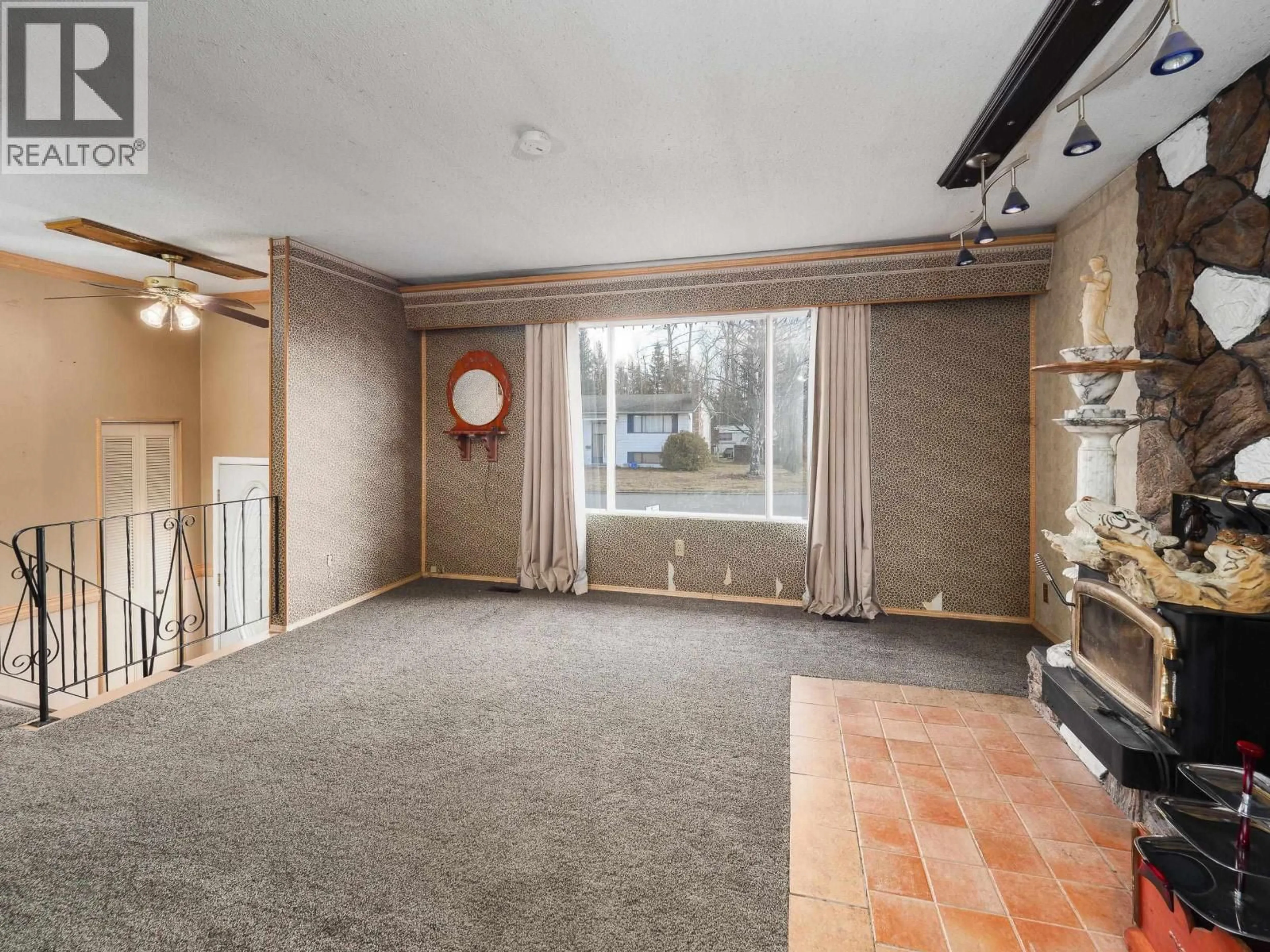 Indoor foyer for 6922 FAIRMONT CRESCENT, Prince George British Columbia V2N2P8