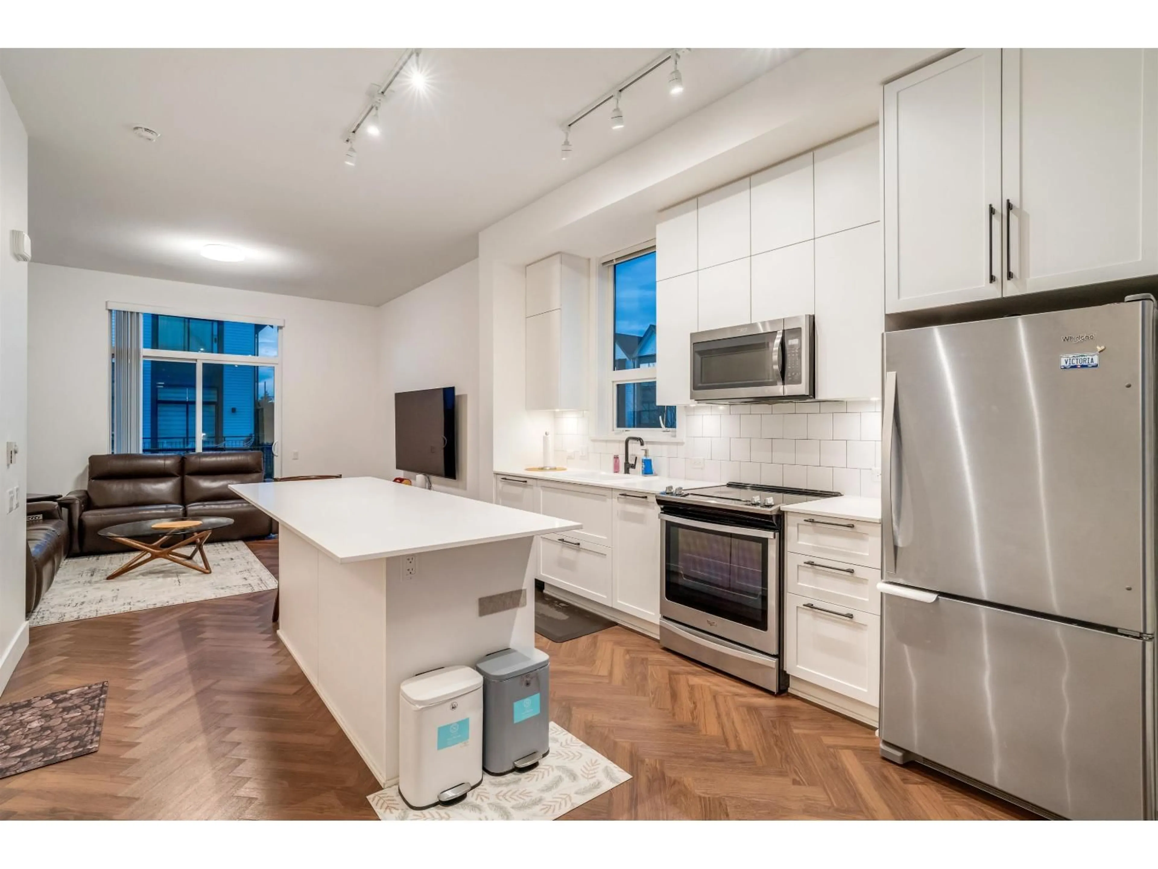 Open concept kitchen, unknown for 112 - 17578 57A, Surrey British Columbia V3S7V2