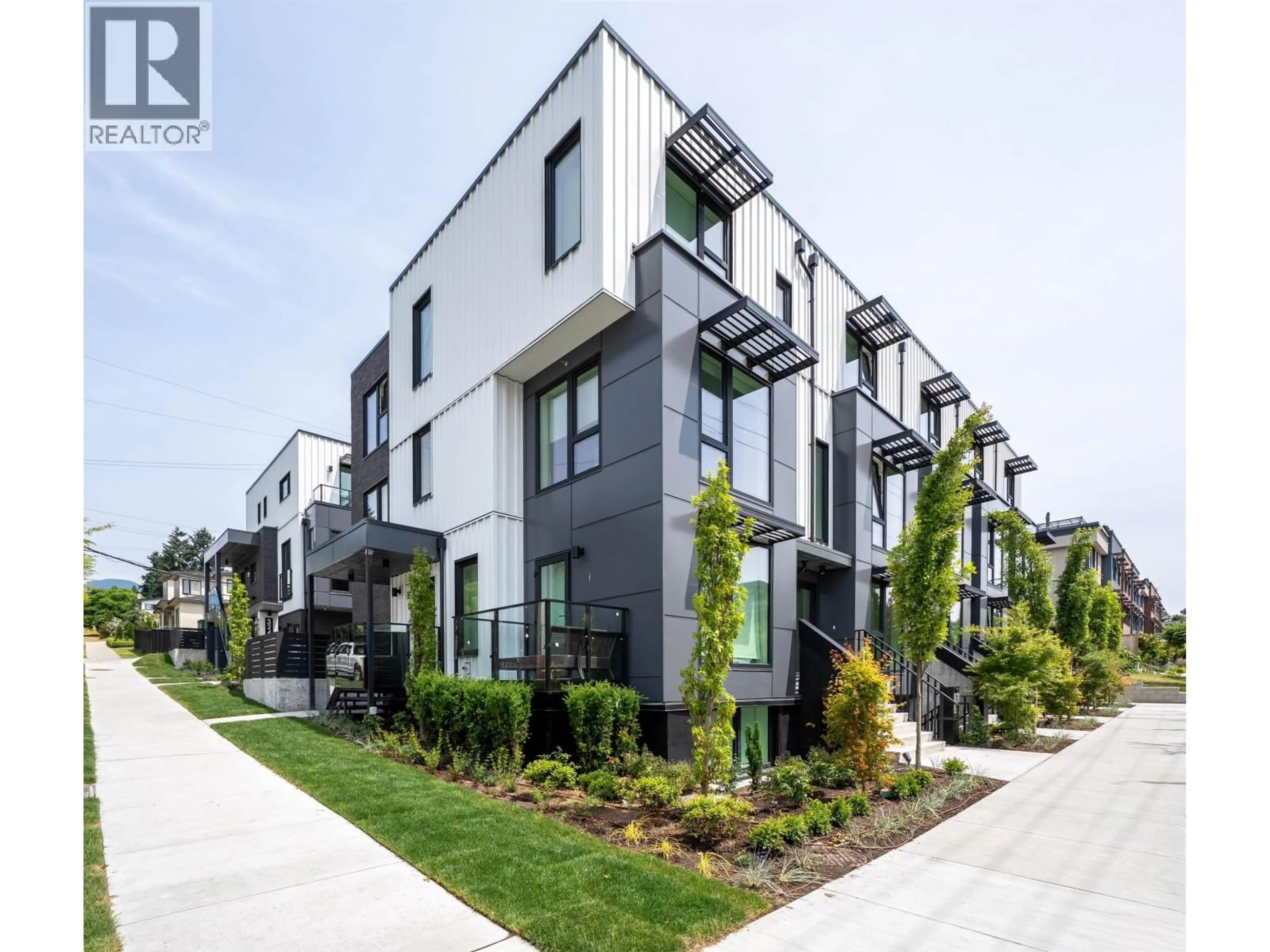 Patio, street for TH8 - 610 3RD STREET, North Vancouver British Columbia V7L1G7