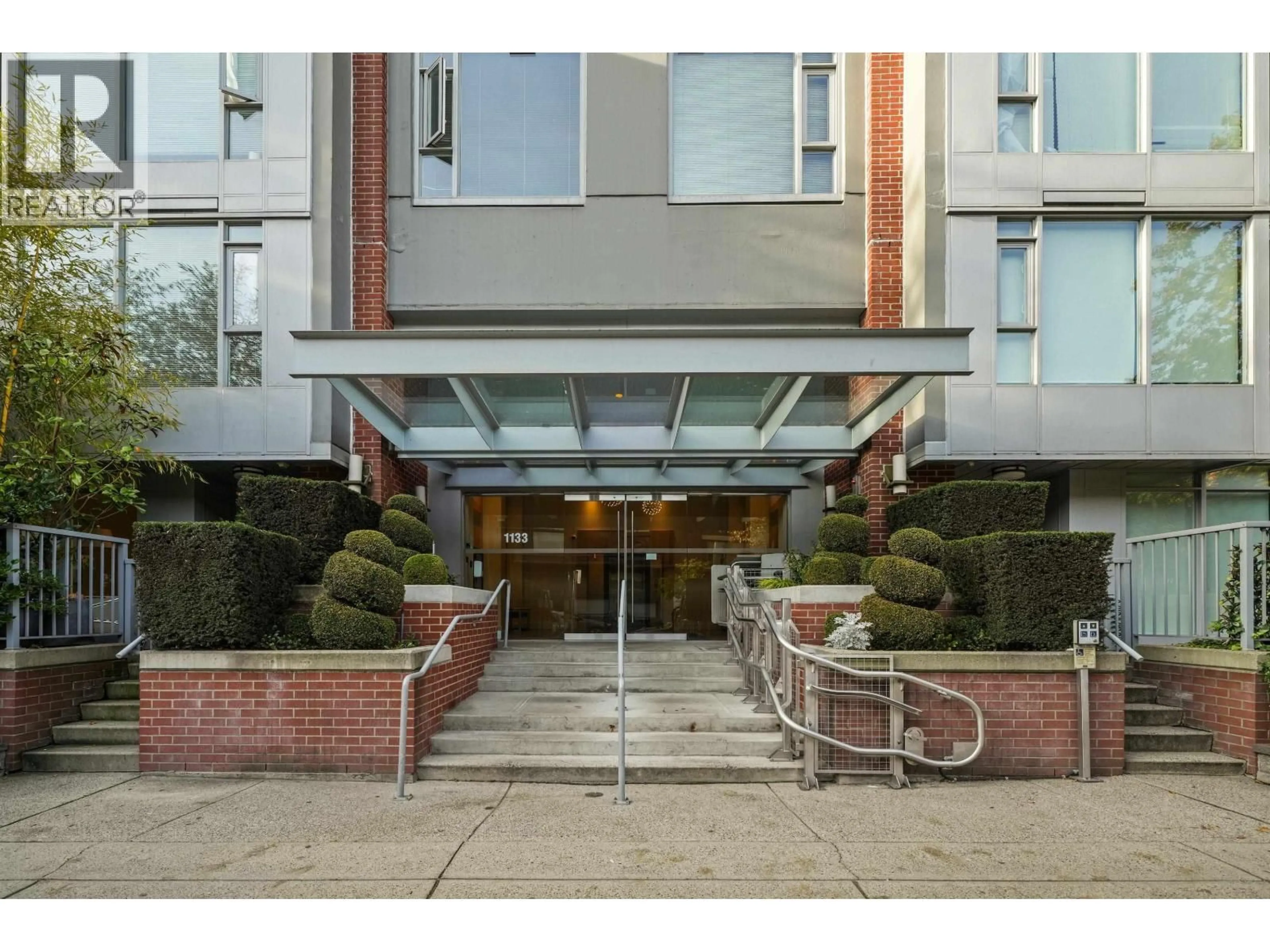 Indoor foyer for 505 - 1133 HOMER STREET, Vancouver British Columbia V6B0B1