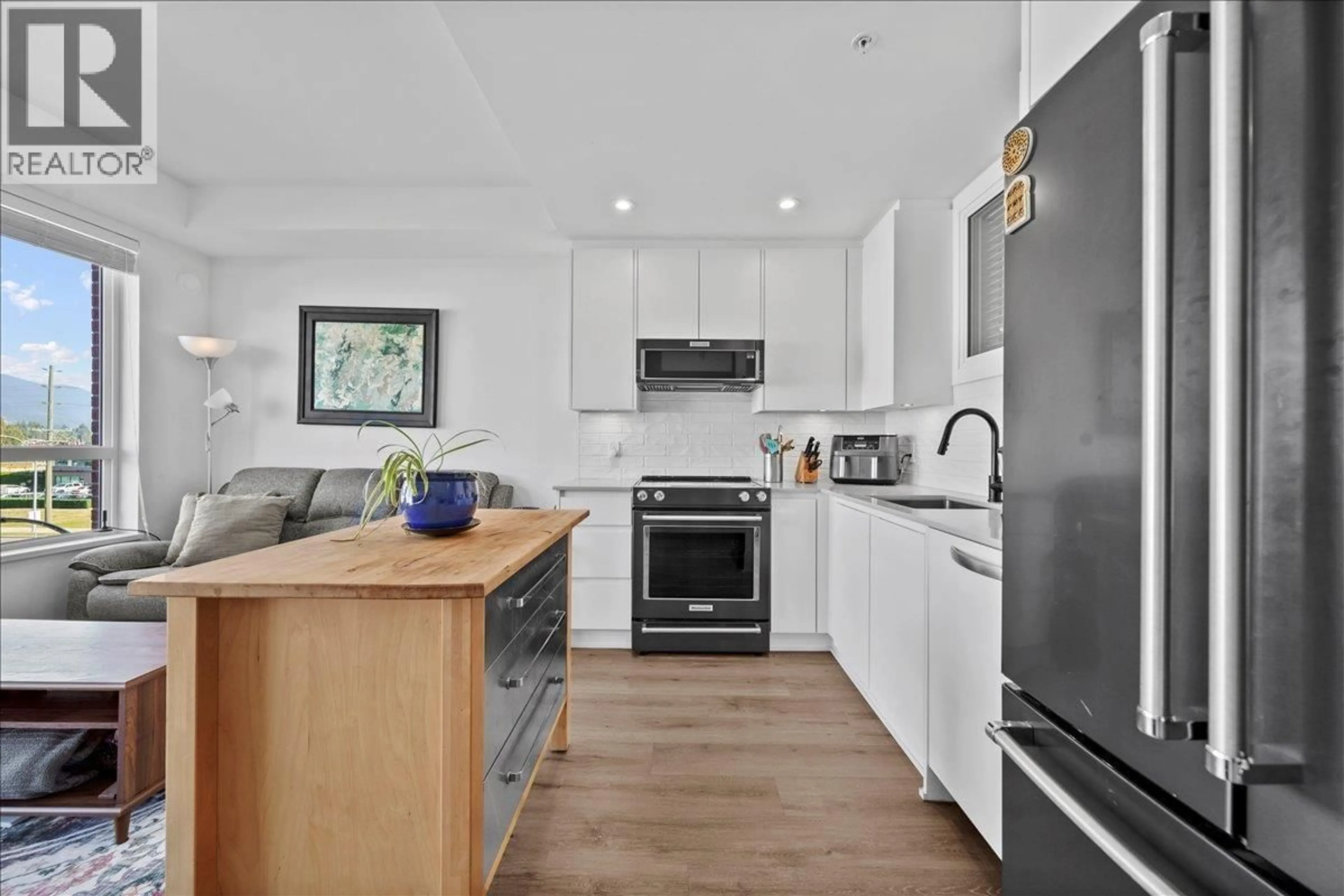 Open concept kitchen, unknown for 2303 - 2180 KELLY AVENUE, Port Coquitlam British Columbia V3C0S5