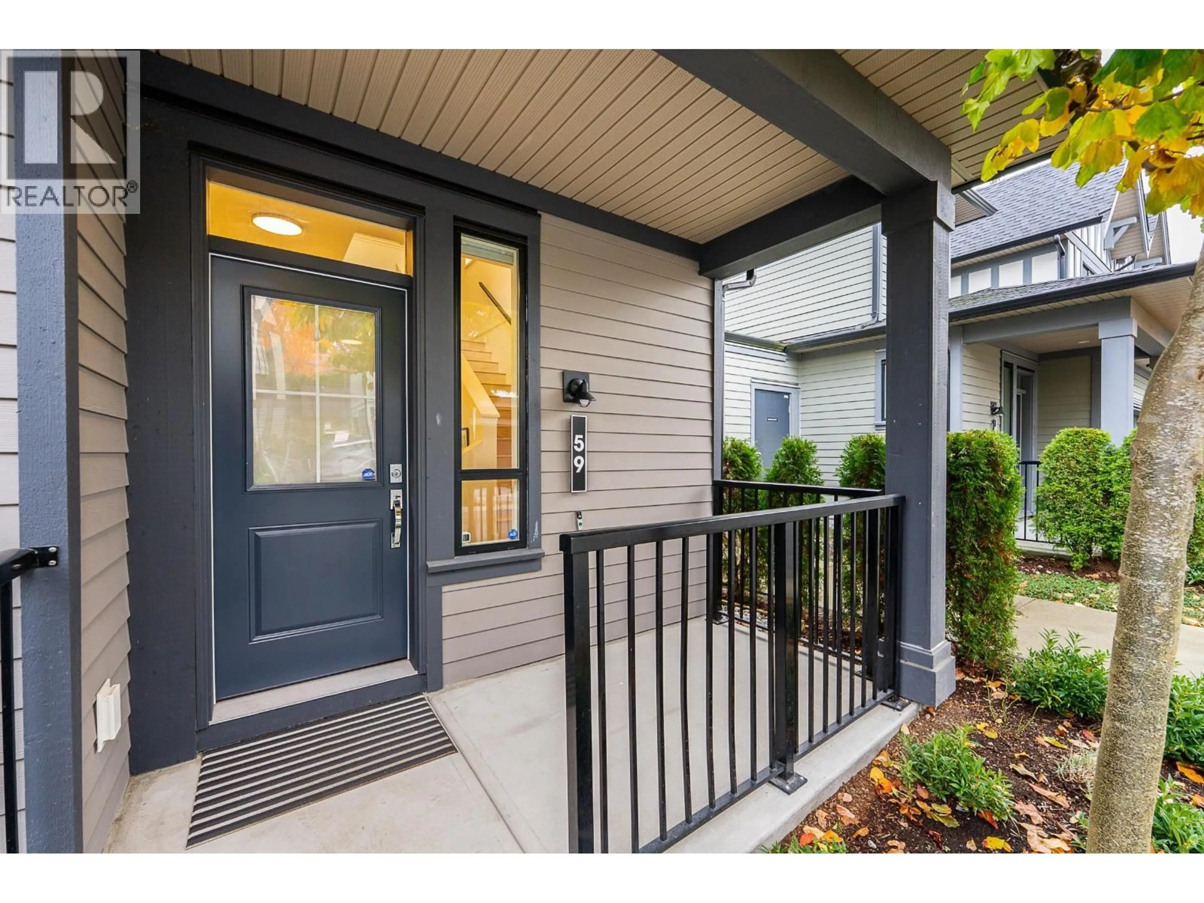 Indoor entryway for 59 - 3500 BURKE VILLAGE PROMENADE, Coquitlam British Columbia V3E0N2