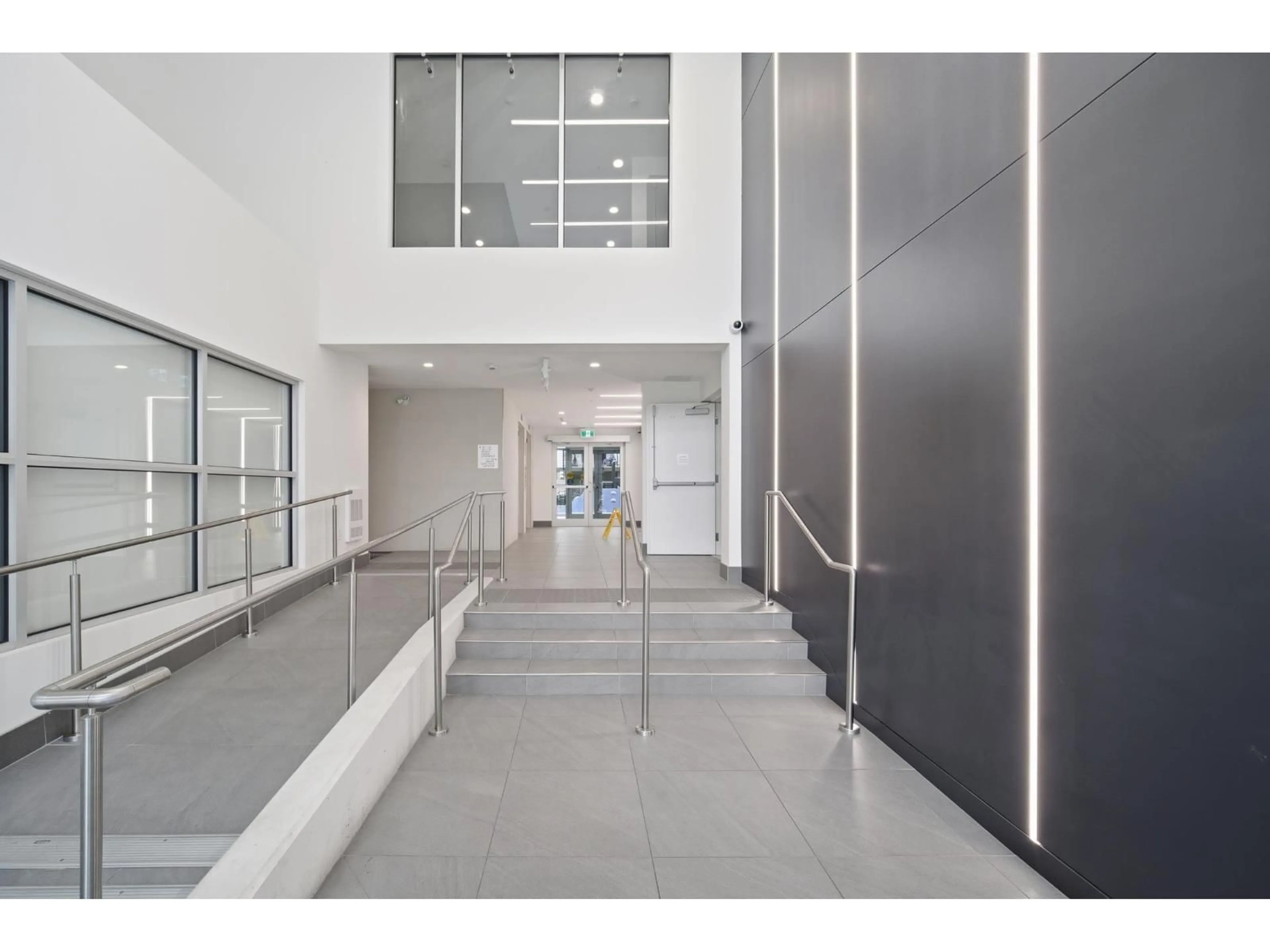 Indoor foyer for 225 - 10777 138, Surrey British Columbia V3T0T5