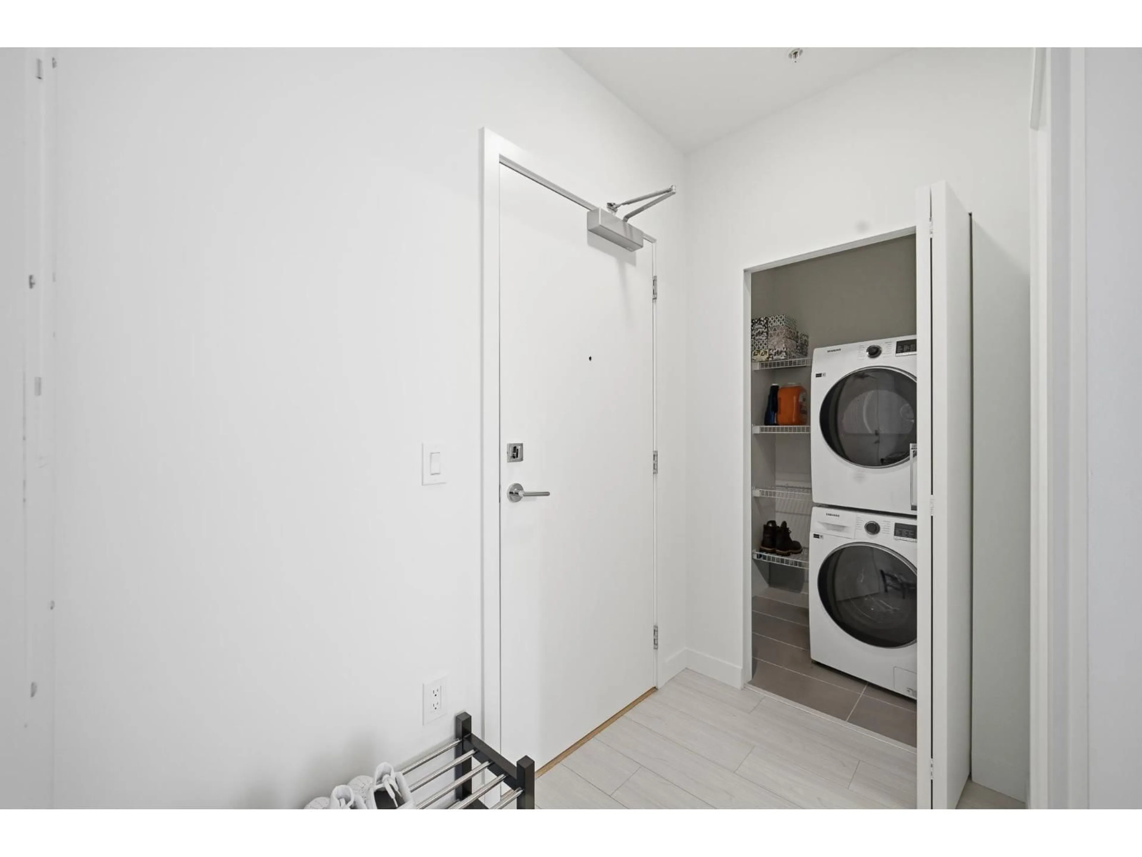 Laundry room for 225 - 10777 138, Surrey British Columbia V3T0T5