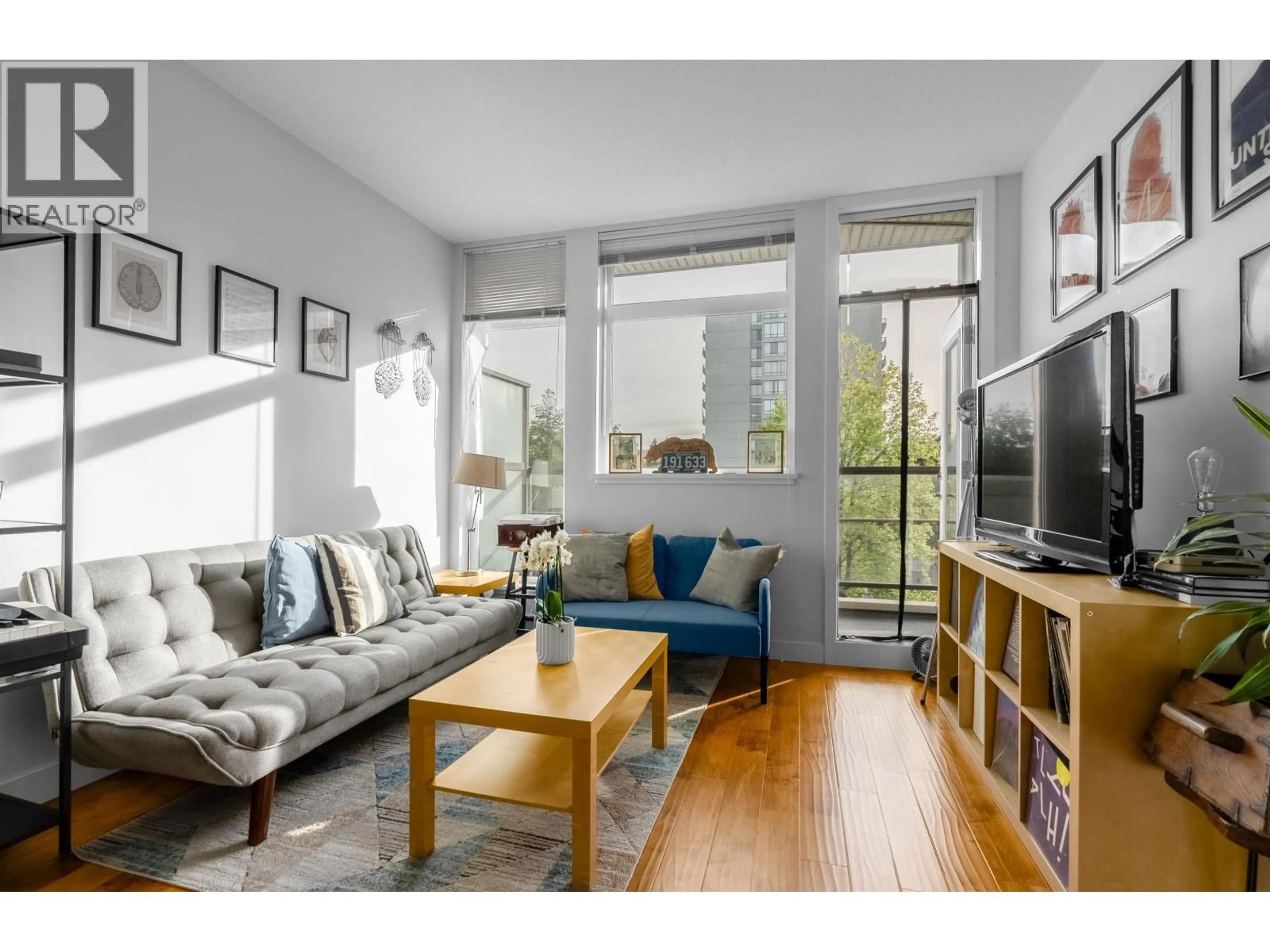 Living room with furniture, wood/laminate floor for 409 - 5692 KINGS ROAD, Vancouver British Columbia V6T1K8