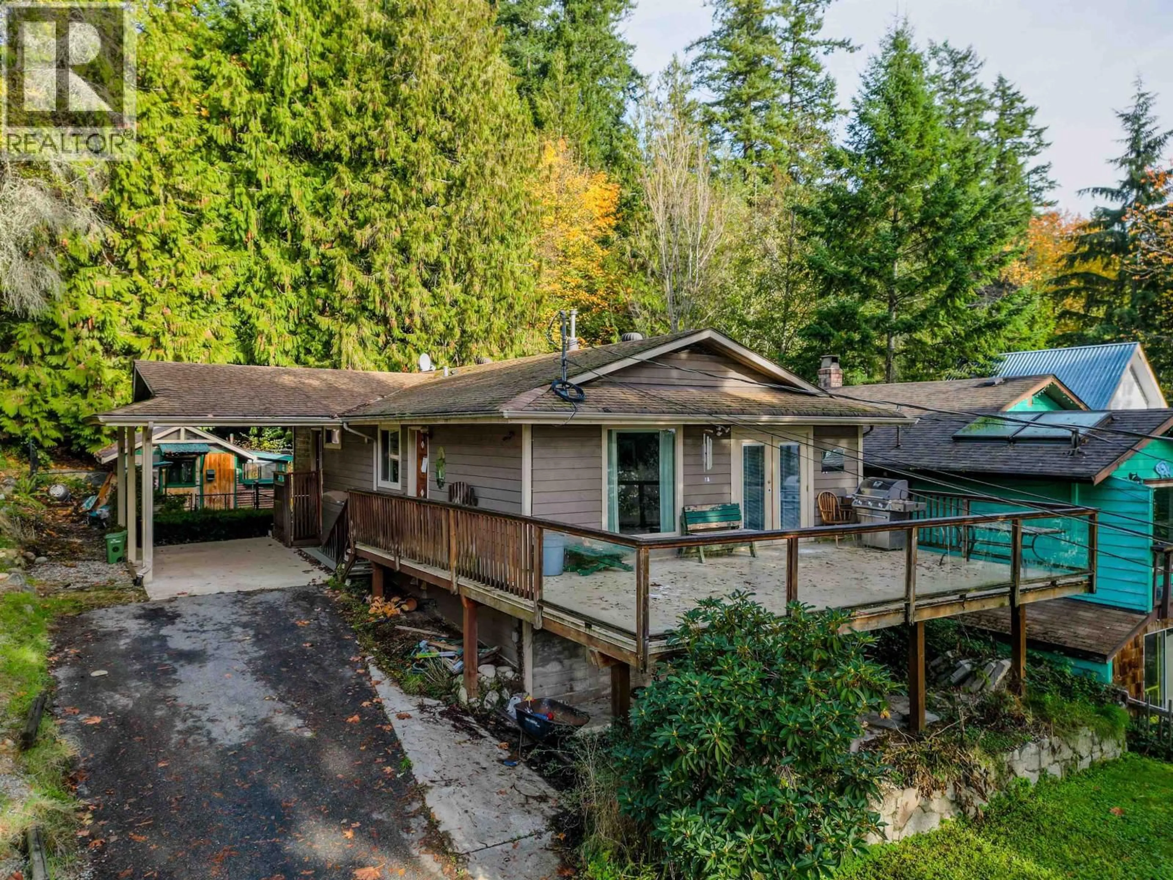 A pic from outside/outdoor area/front of a property/back of a property/a pic from drone, unknown for 538 REED ROAD, Gibsons British Columbia V0N1V1