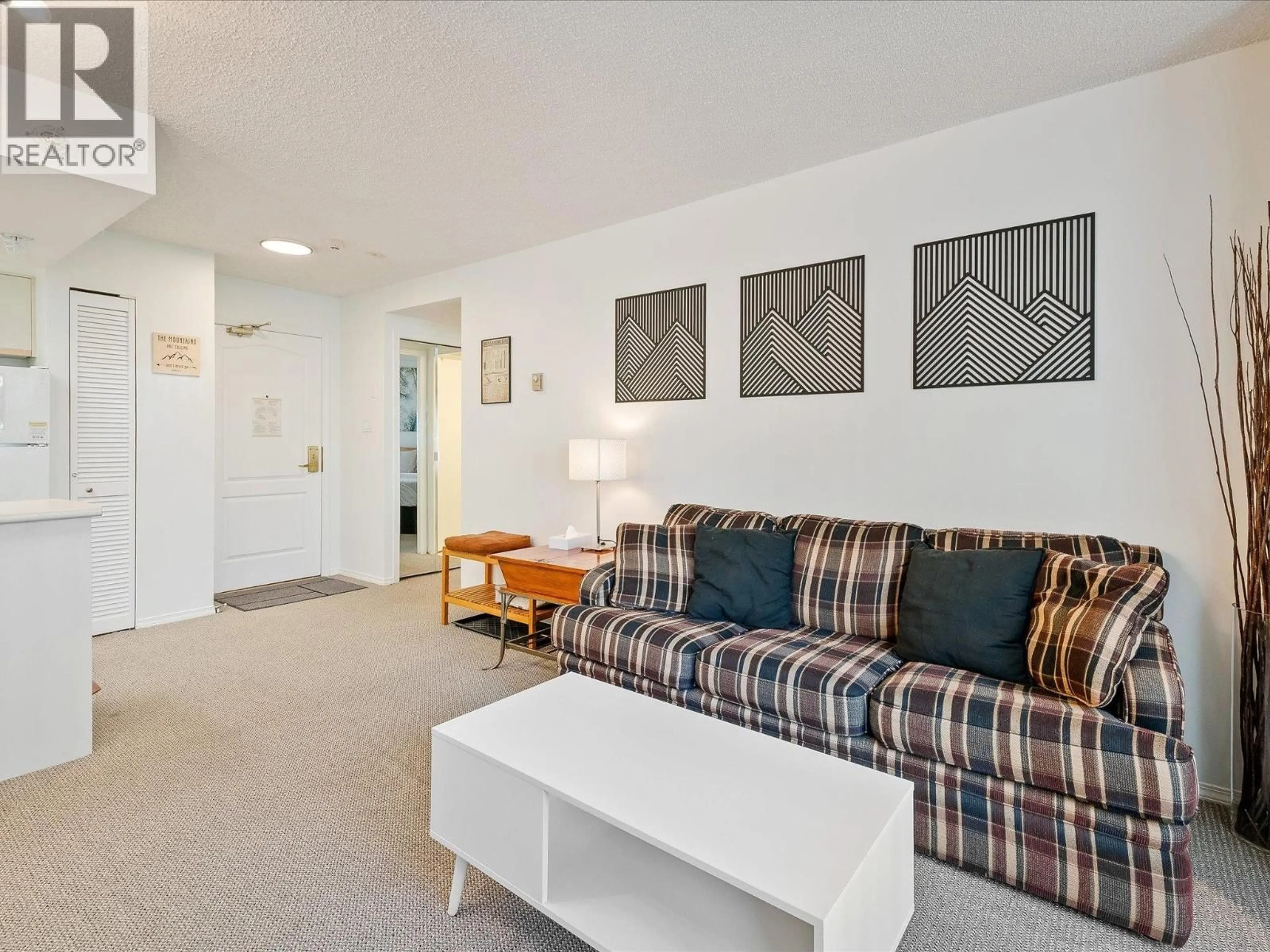 Living room with furniture, unknown for 220 - 4809 SPEARHEAD DRIVE, Whistler British Columbia V0N1B4