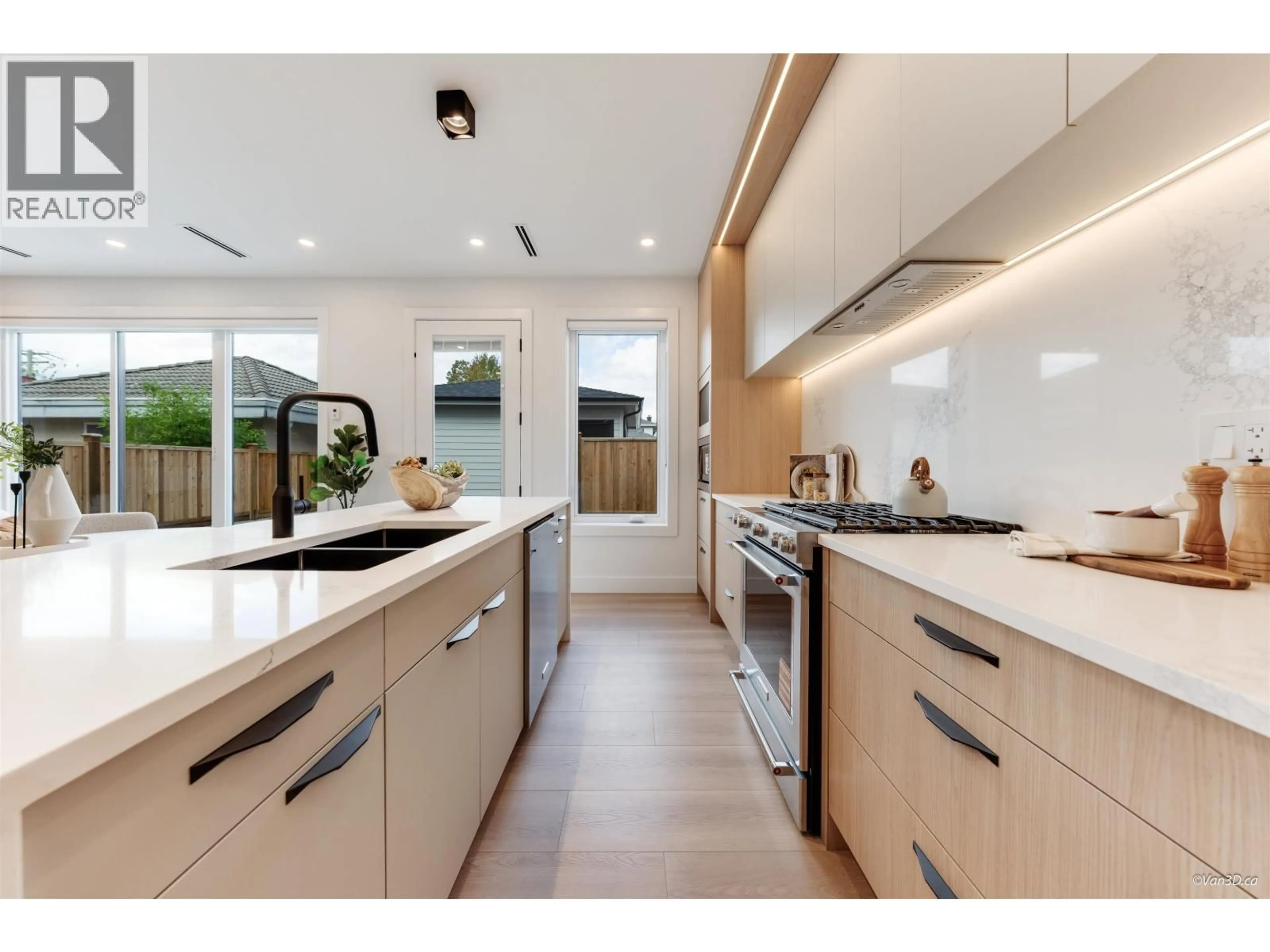 Contemporary kitchen, unknown for 2 - 3121 46TH AVENUE, Vancouver British Columbia V5S1B1